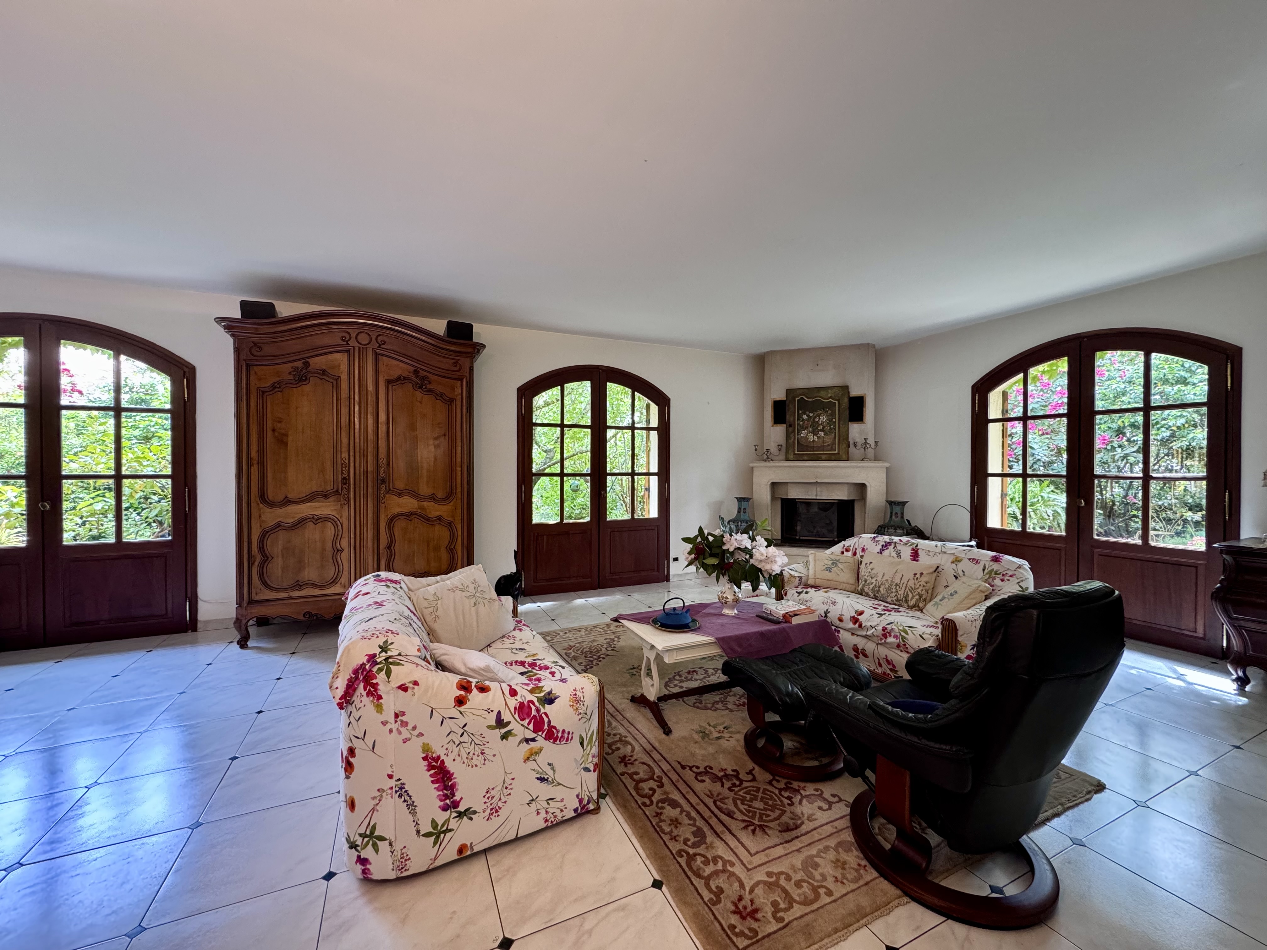 Maison de caractère à vendre à Taussat-les-Bains – grands volumes à 400 m du port