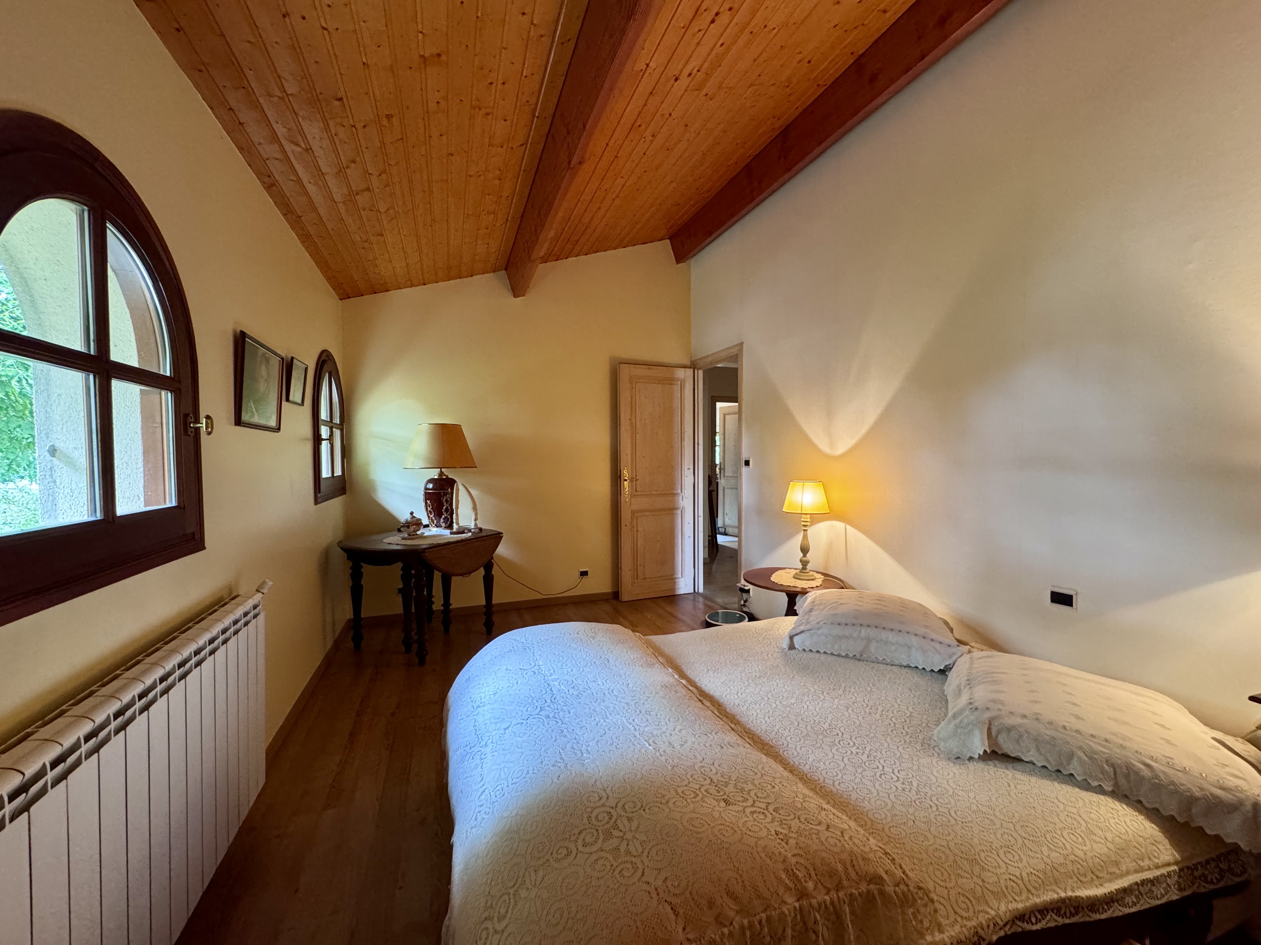 Maison de caractère à vendre à Taussat-les-Bains – grands volumes à 400 m du port