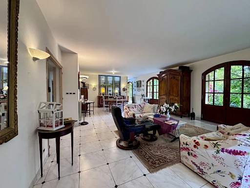 Maison de caractère à vendre à Taussat-les-Bains – grands volumes à 400 m du port