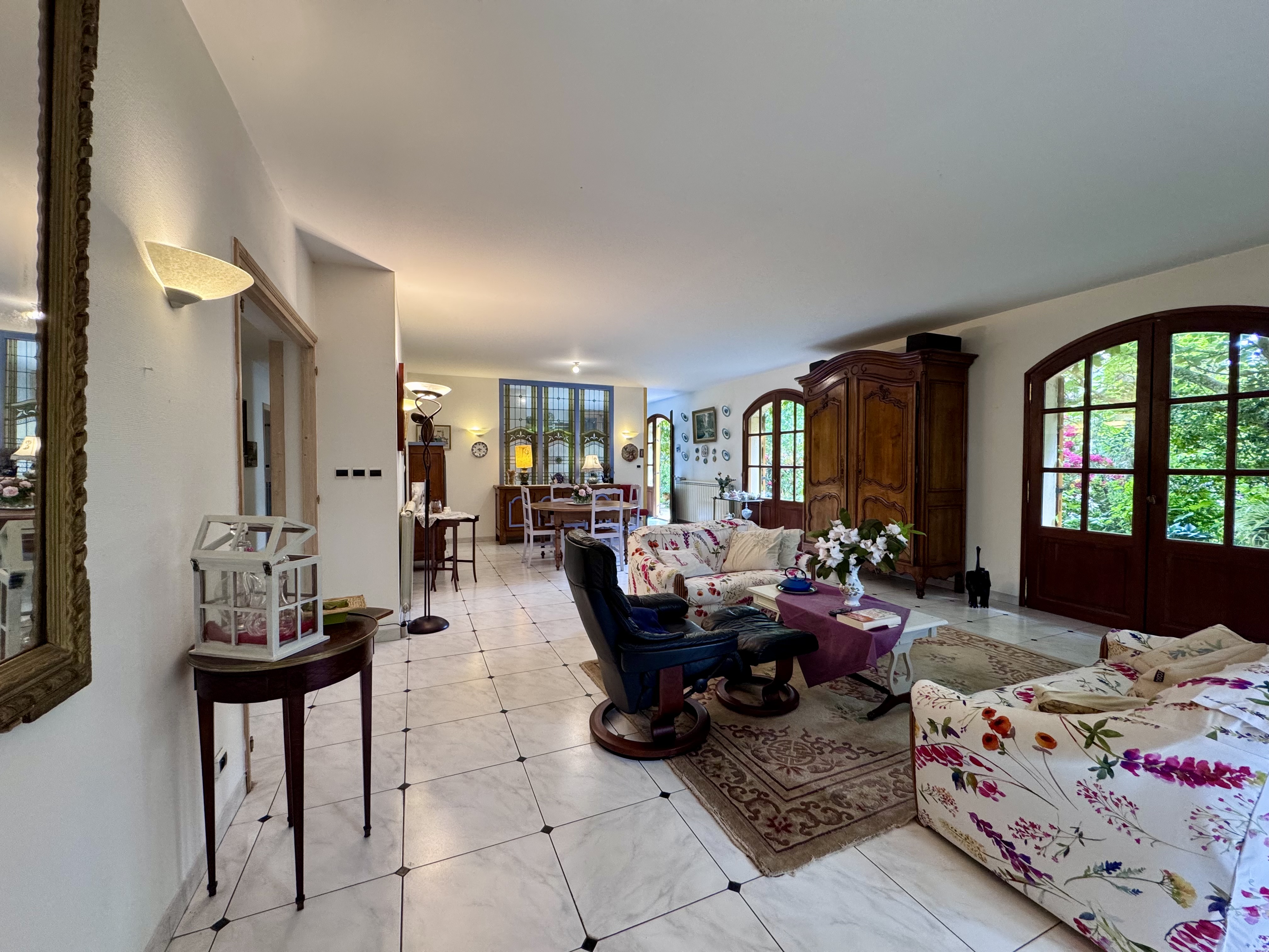 Maison de caractère à vendre à Taussat-les-Bains – grands volumes à 400 m du port