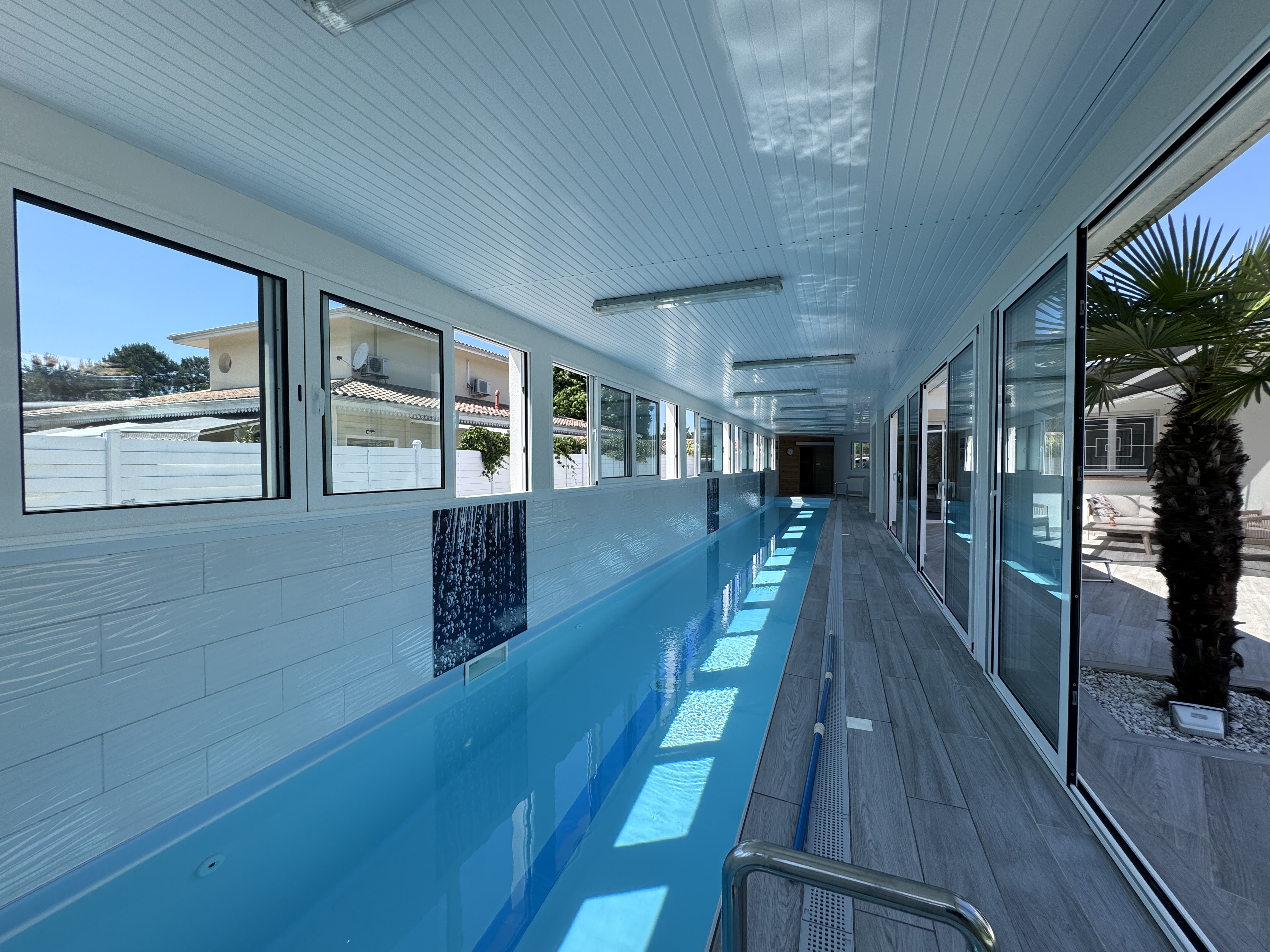 Villa de plain-pied à vendre à Lanton – vue sur le golf et bassin de nage intérieur de 20 m