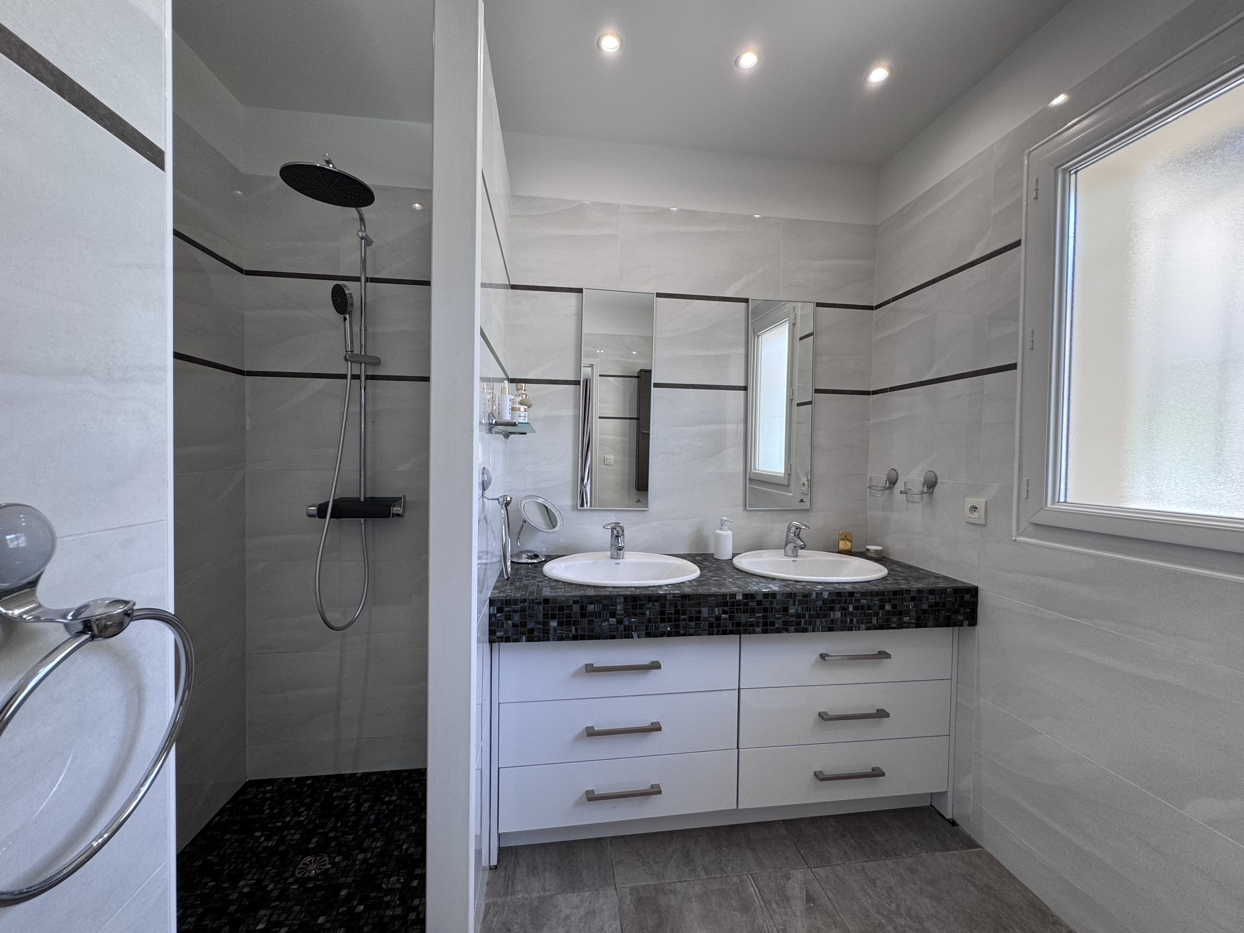 Villa de plain-pied à vendre à Lanton – vue sur le golf et bassin de nage intérieur de 20 m