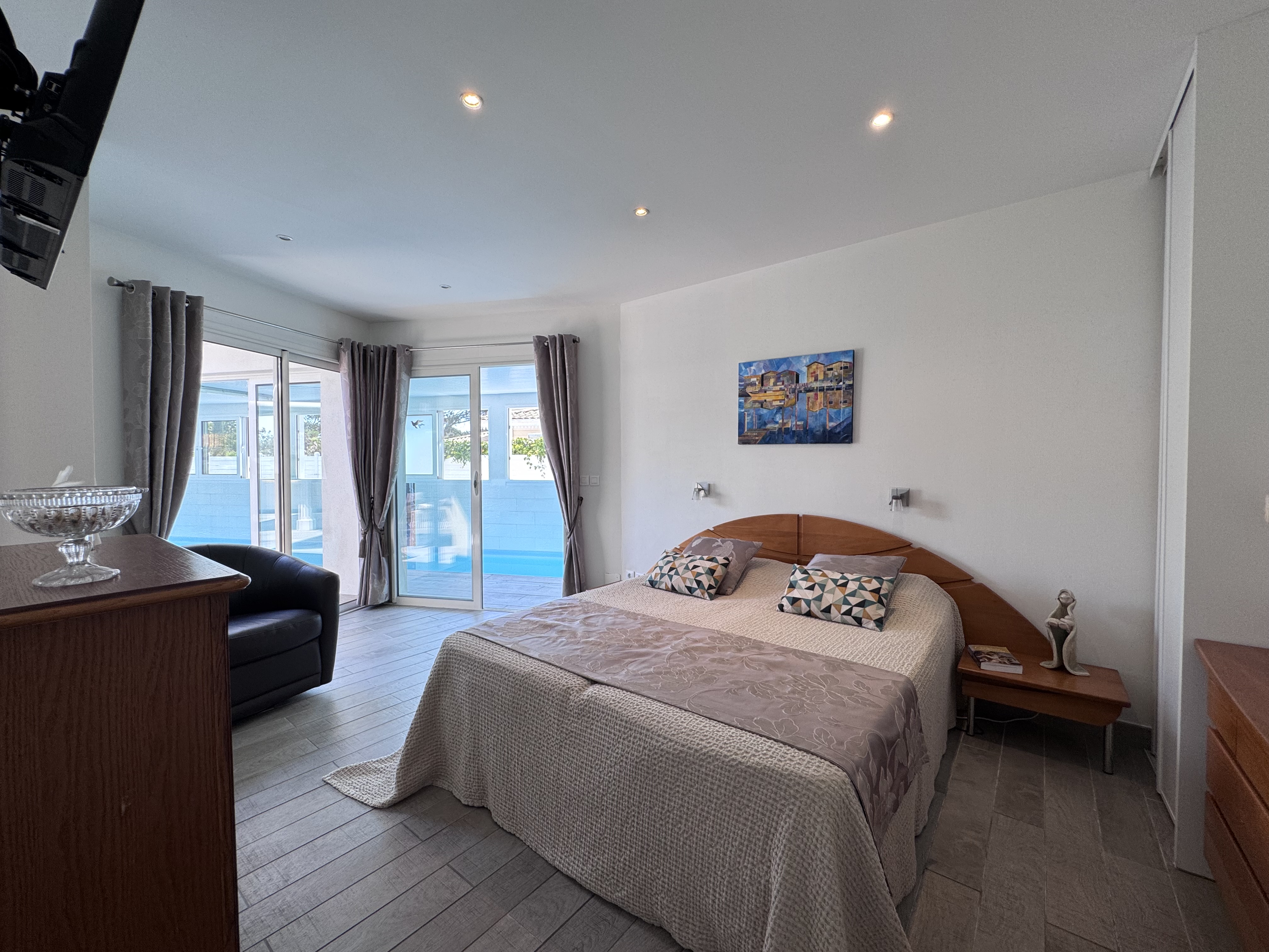 Villa de plain-pied à vendre à Lanton – vue sur le golf et bassin de nage intérieur de 20 m