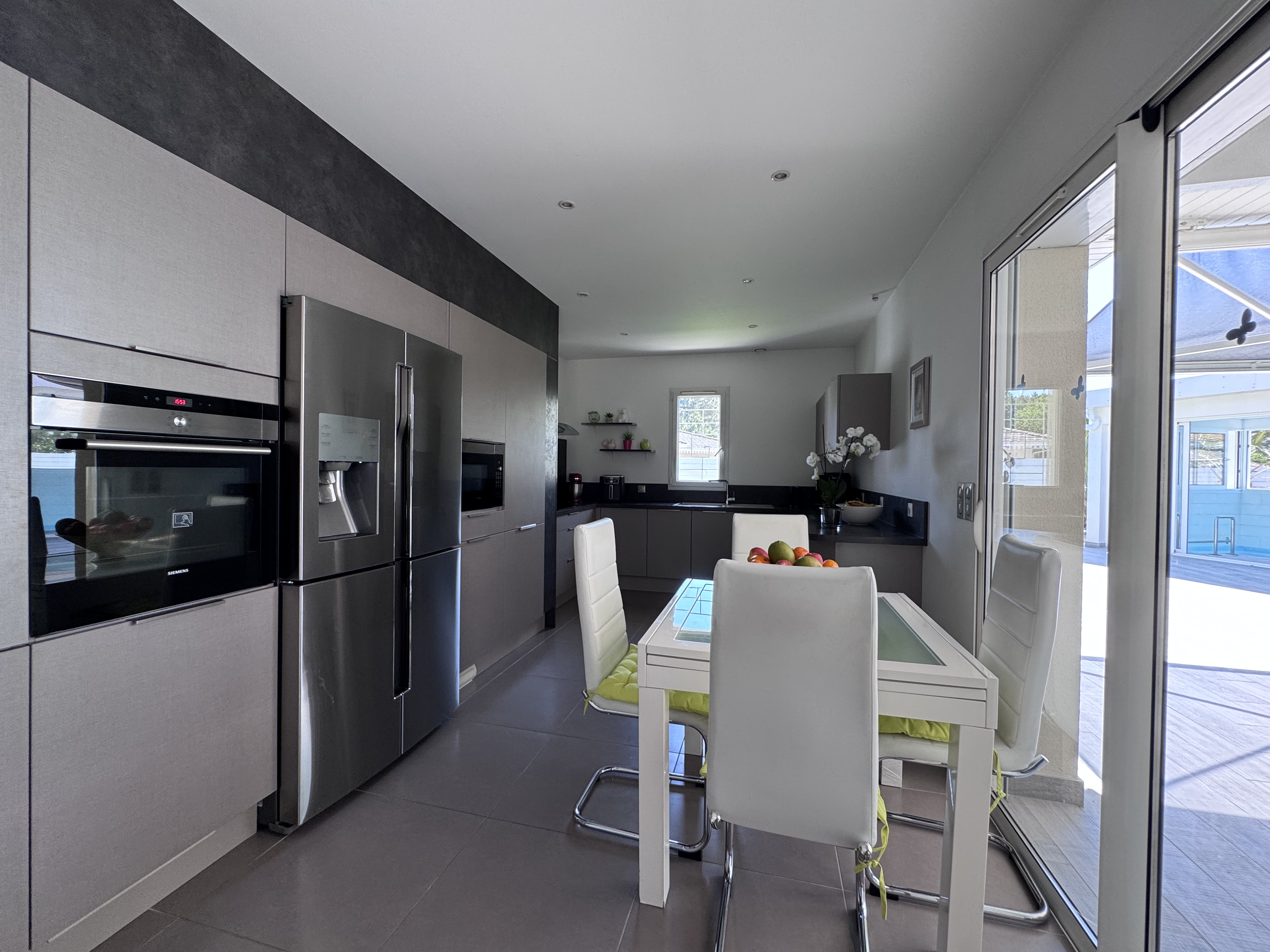 Villa de plain-pied à vendre à Lanton – vue sur le golf et bassin de nage intérieur de 20 m