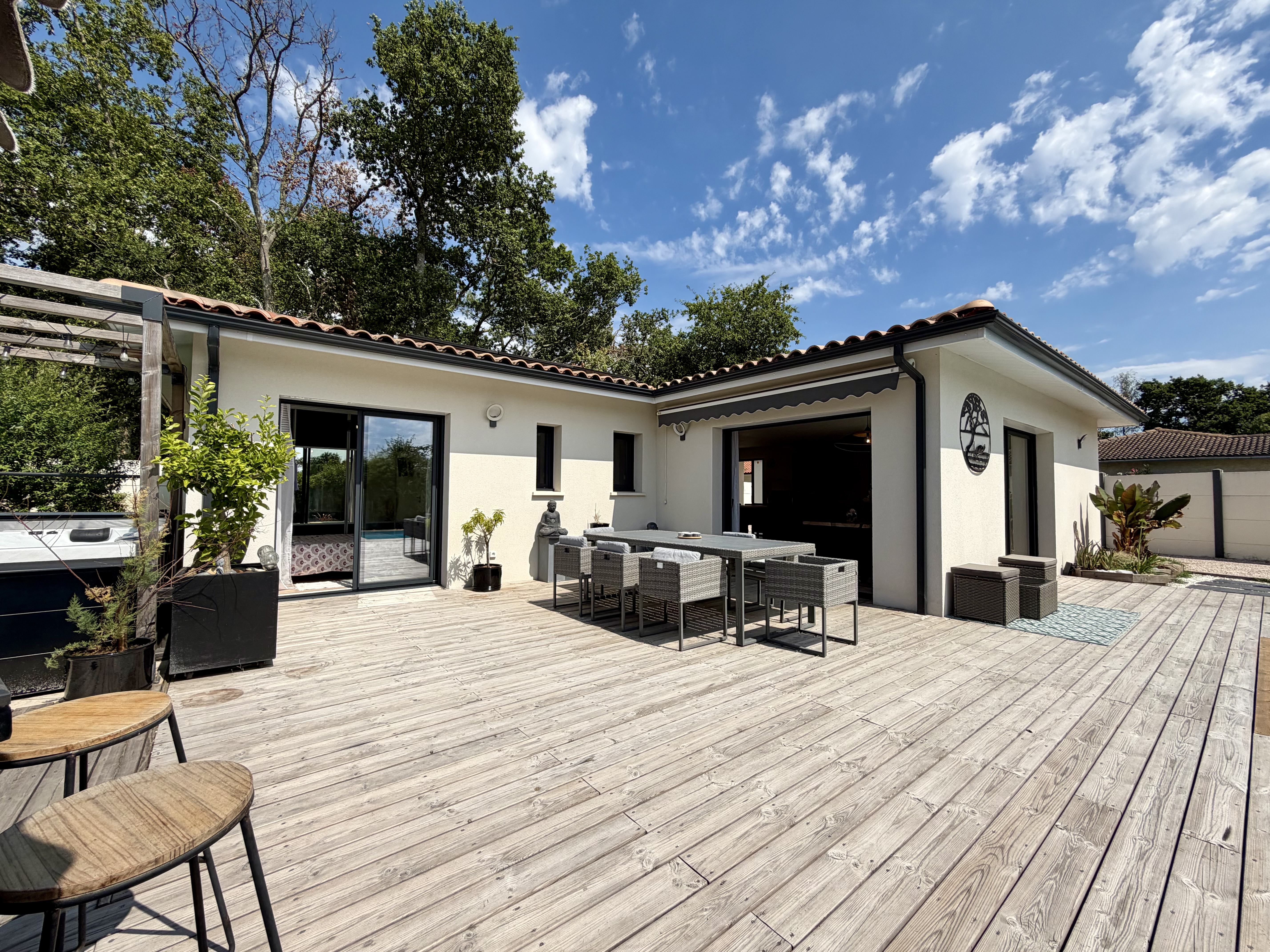 Maison contemporaine à vendre à Lanton – piscine chauffée, spa et jardin sans vis-à-vis