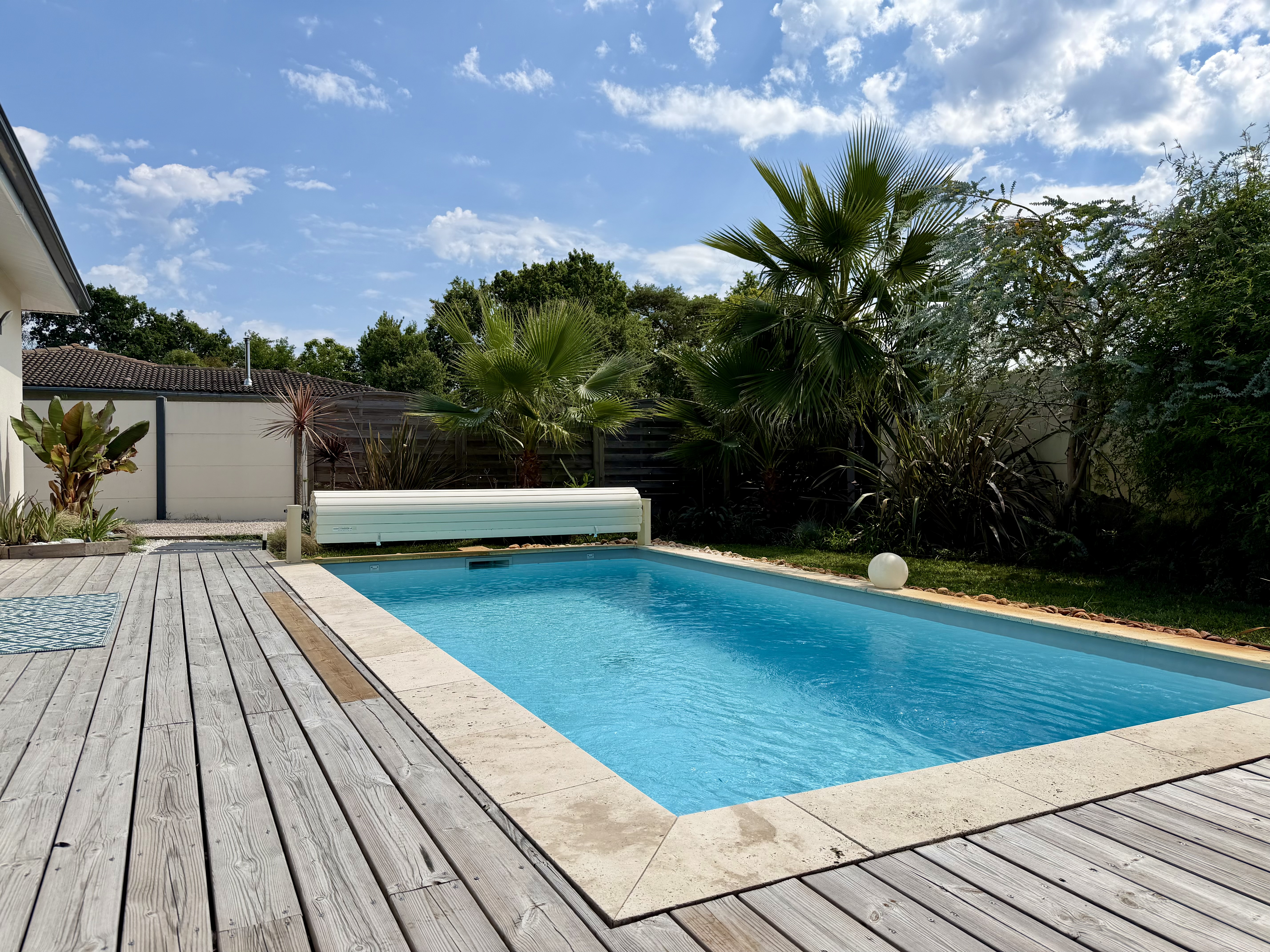 Maison contemporaine à vendre à Lanton – piscine chauffée, spa et jardin sans vis-à-vis