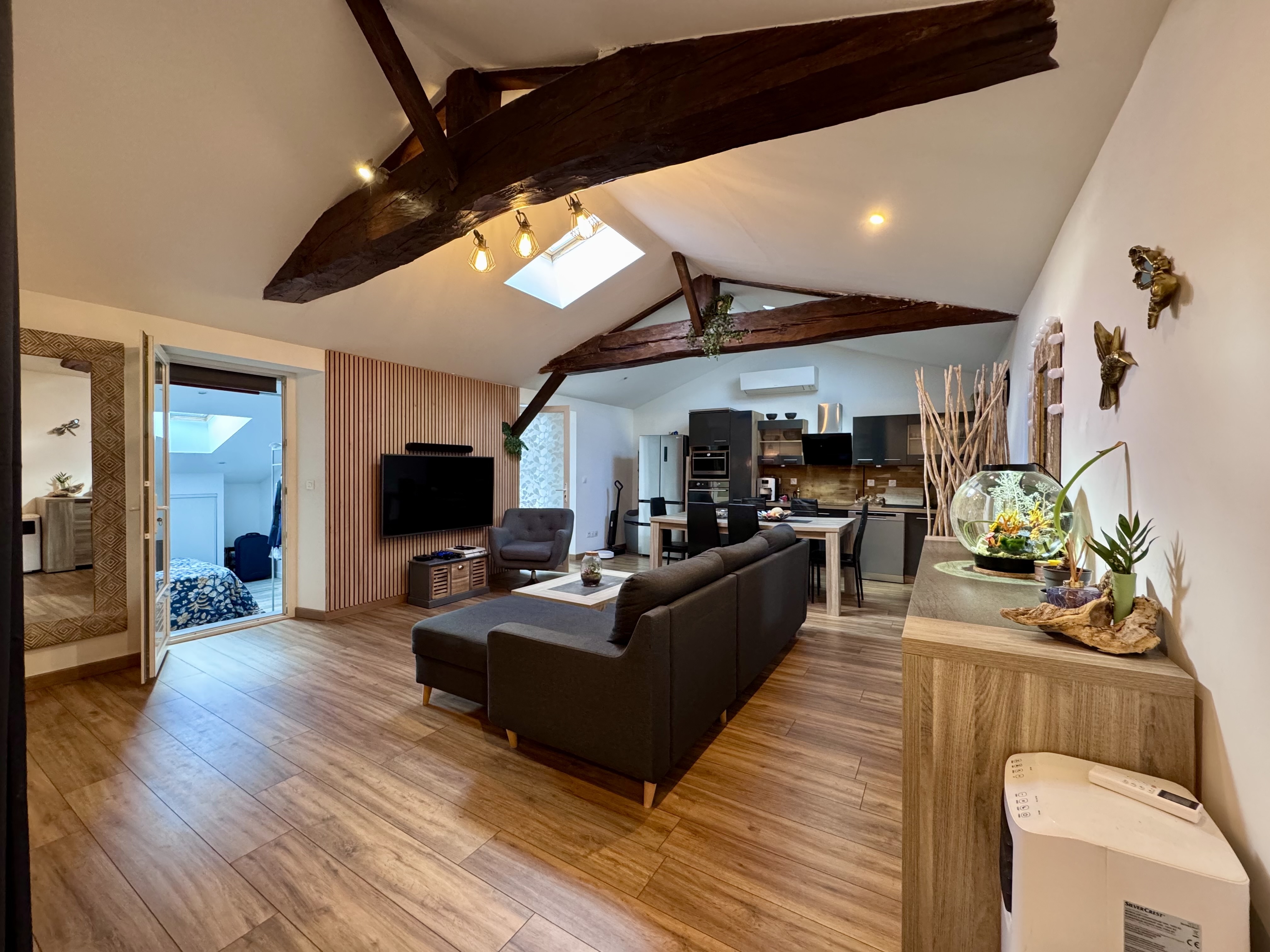 Maison à vendre à Salles – trois espaces de vie indépendants