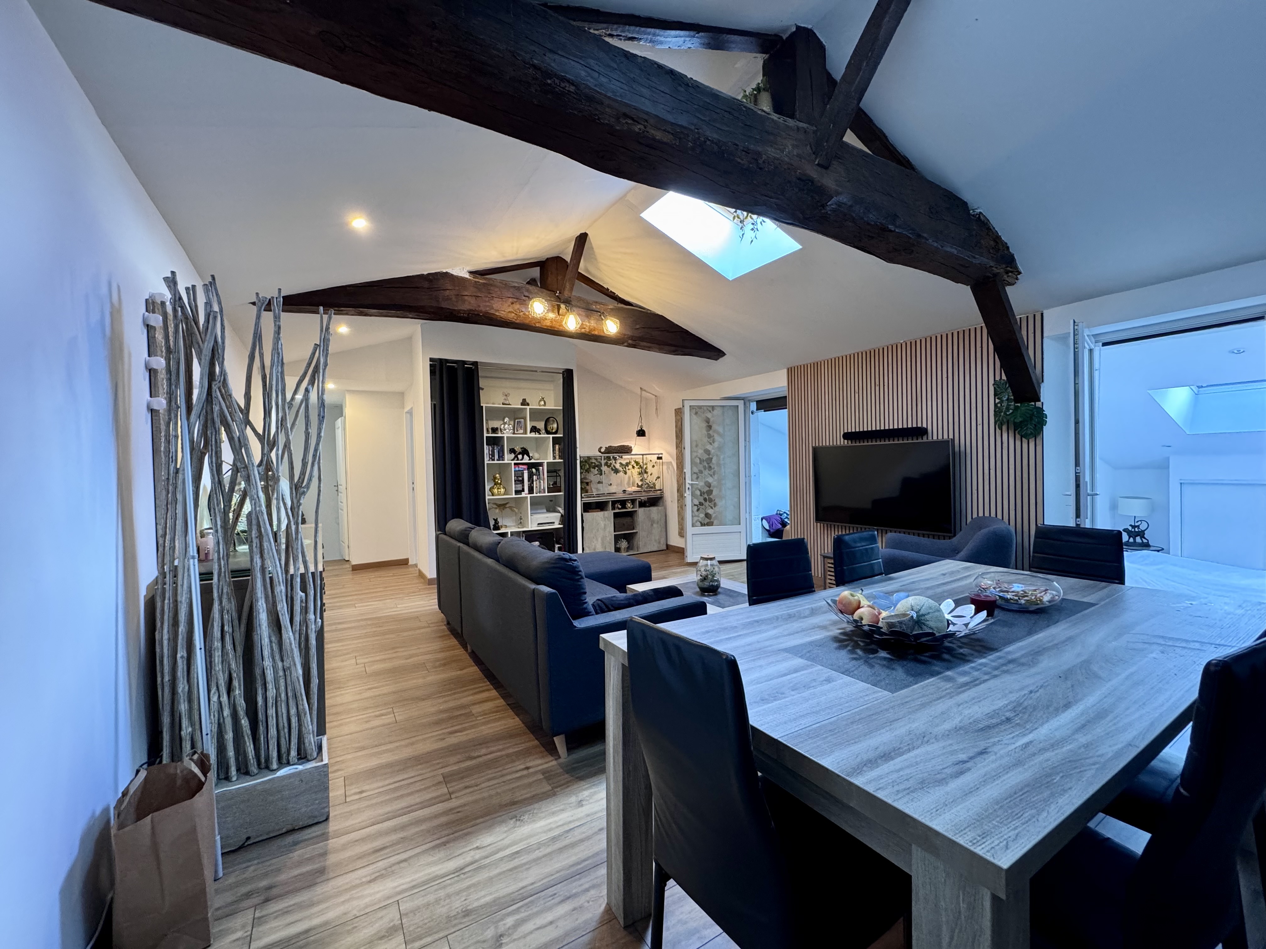 Maison à vendre à Salles – trois espaces de vie indépendants