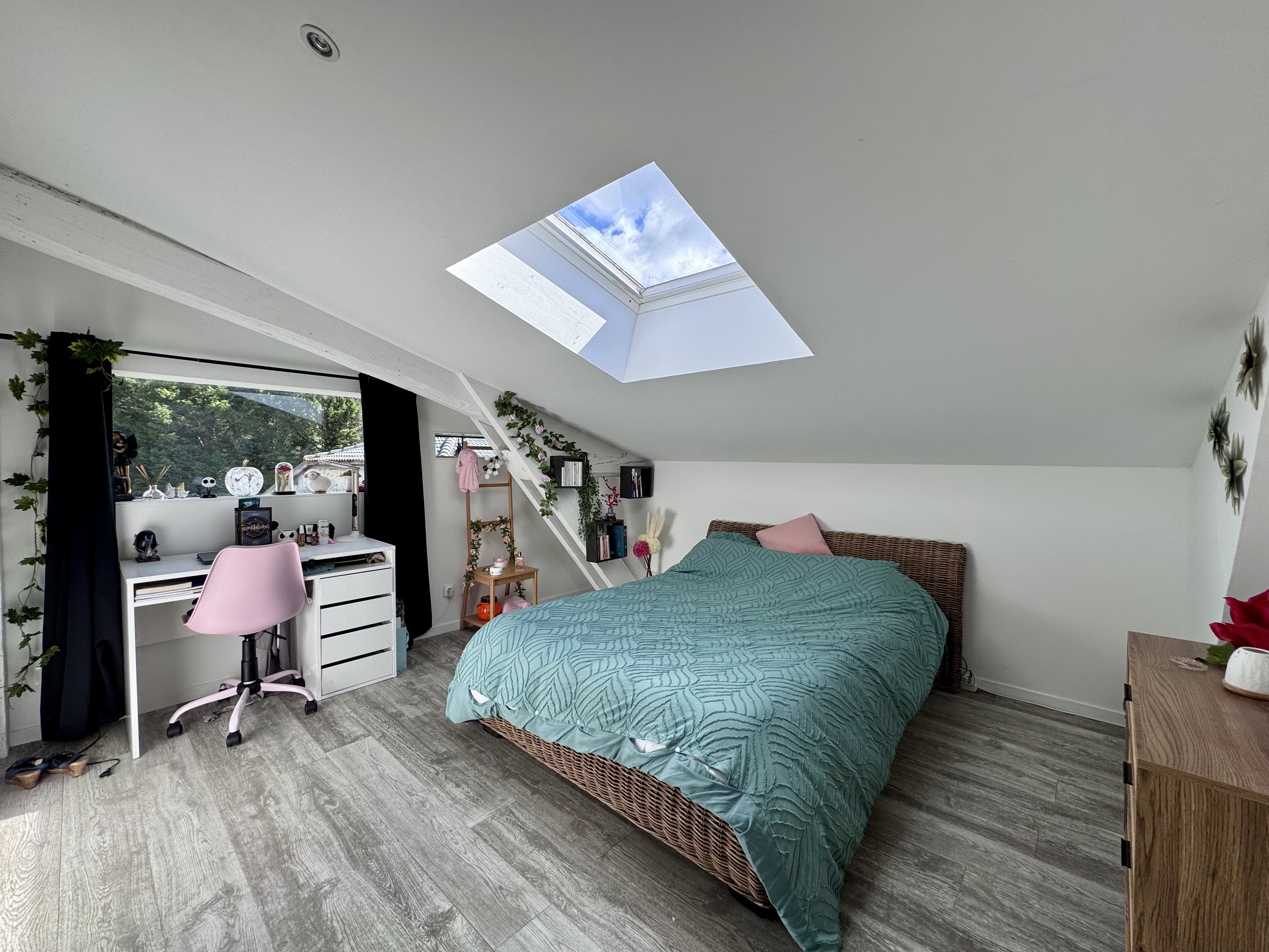 Maison à vendre à Salles – trois espaces de vie indépendants