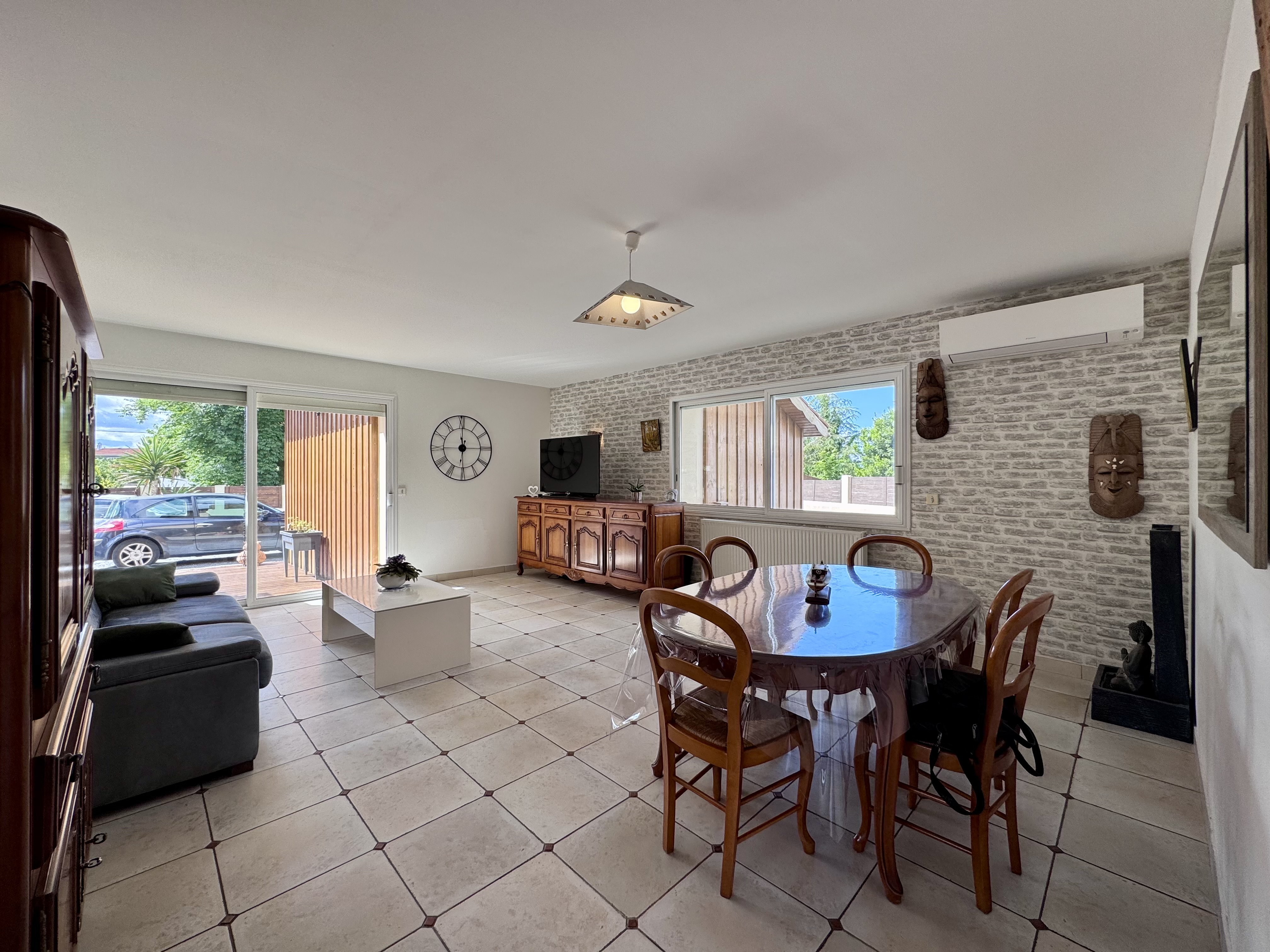 Maison à vendre à Salles – trois espaces de vie indépendants