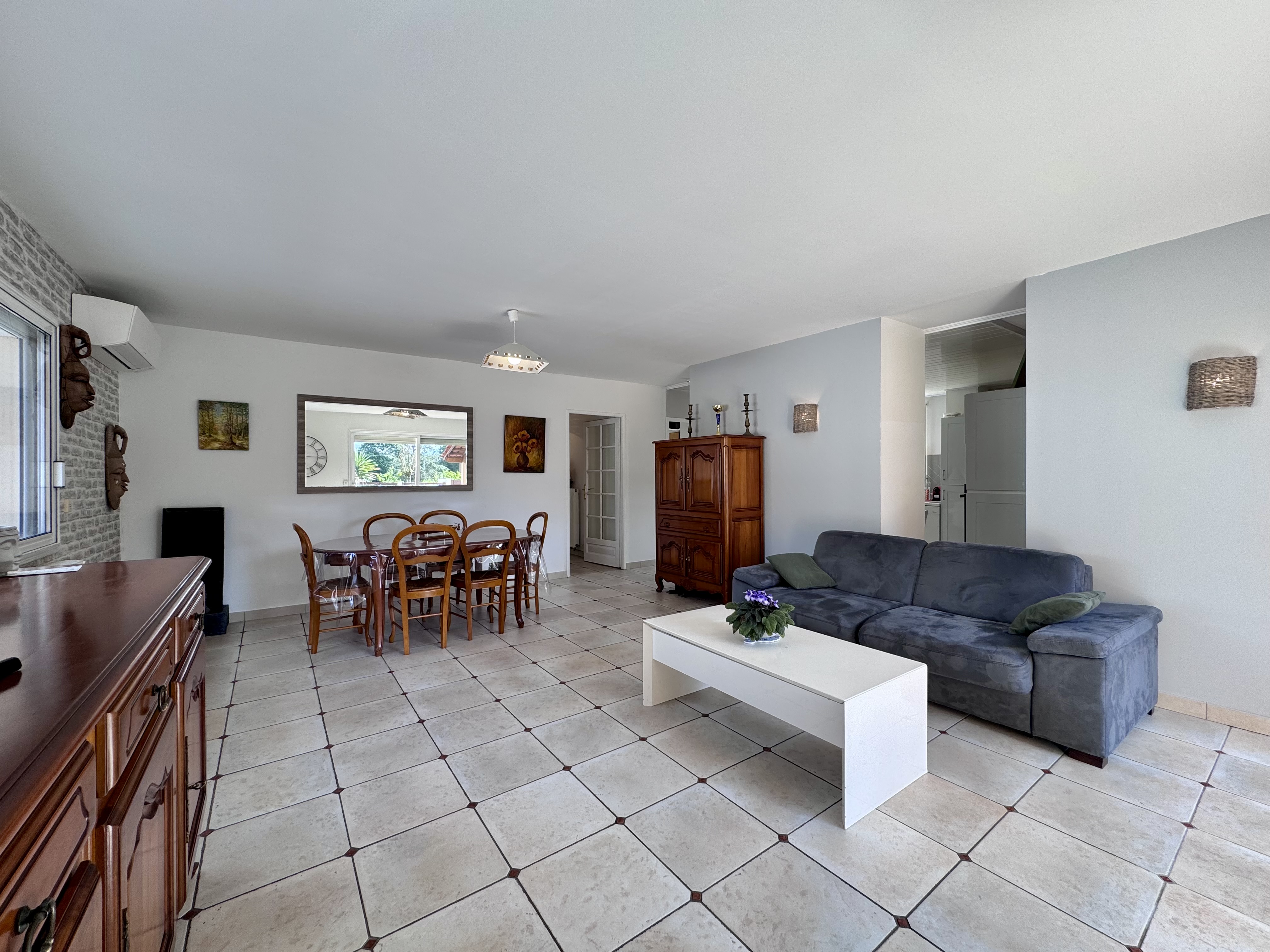 Maison à vendre à Salles – trois espaces de vie indépendants