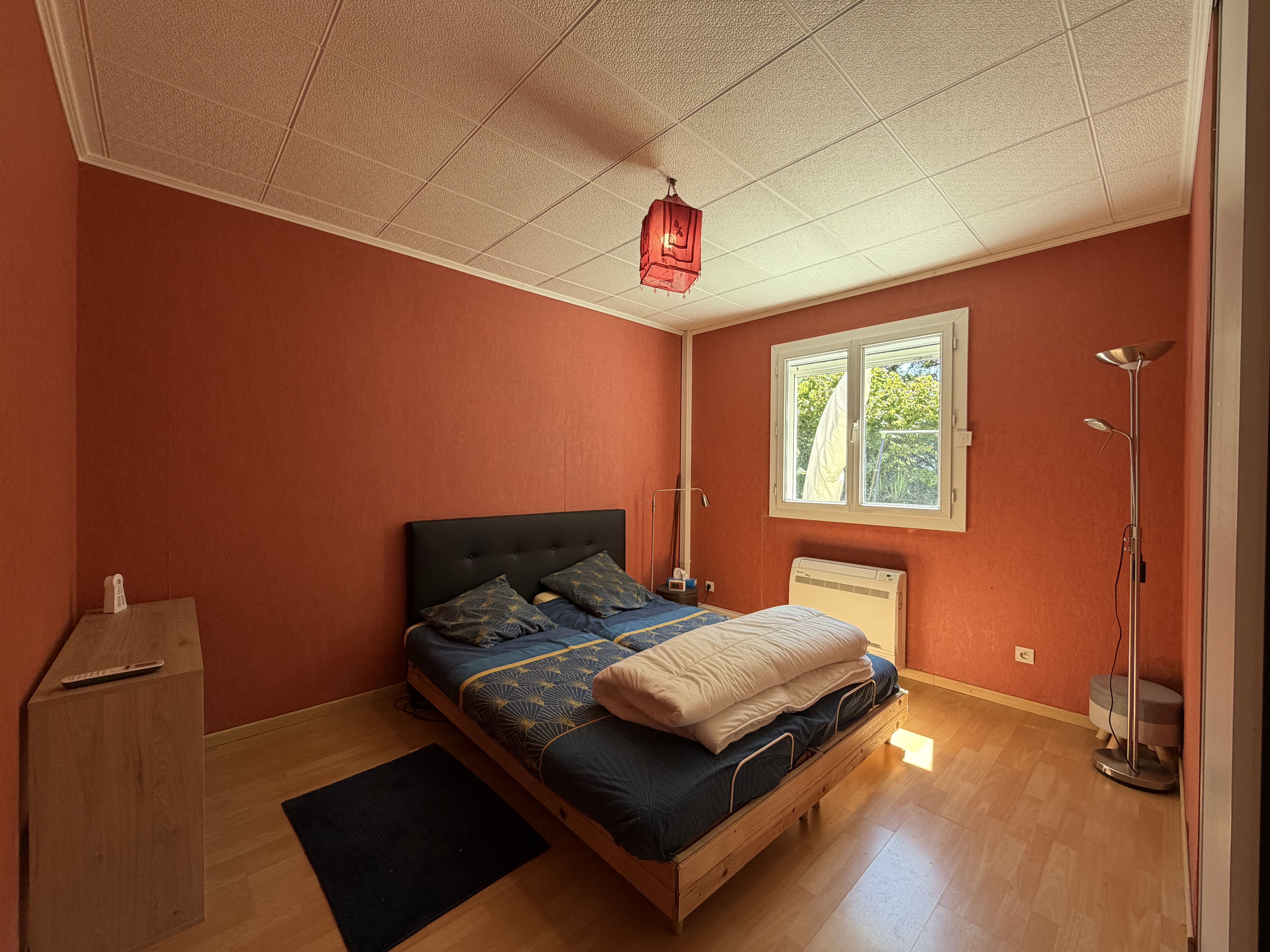 Maison familiale à vendre à Saint-Jean-d’Illac – vie de plain-pied et terrain arboré de 1 002 m²