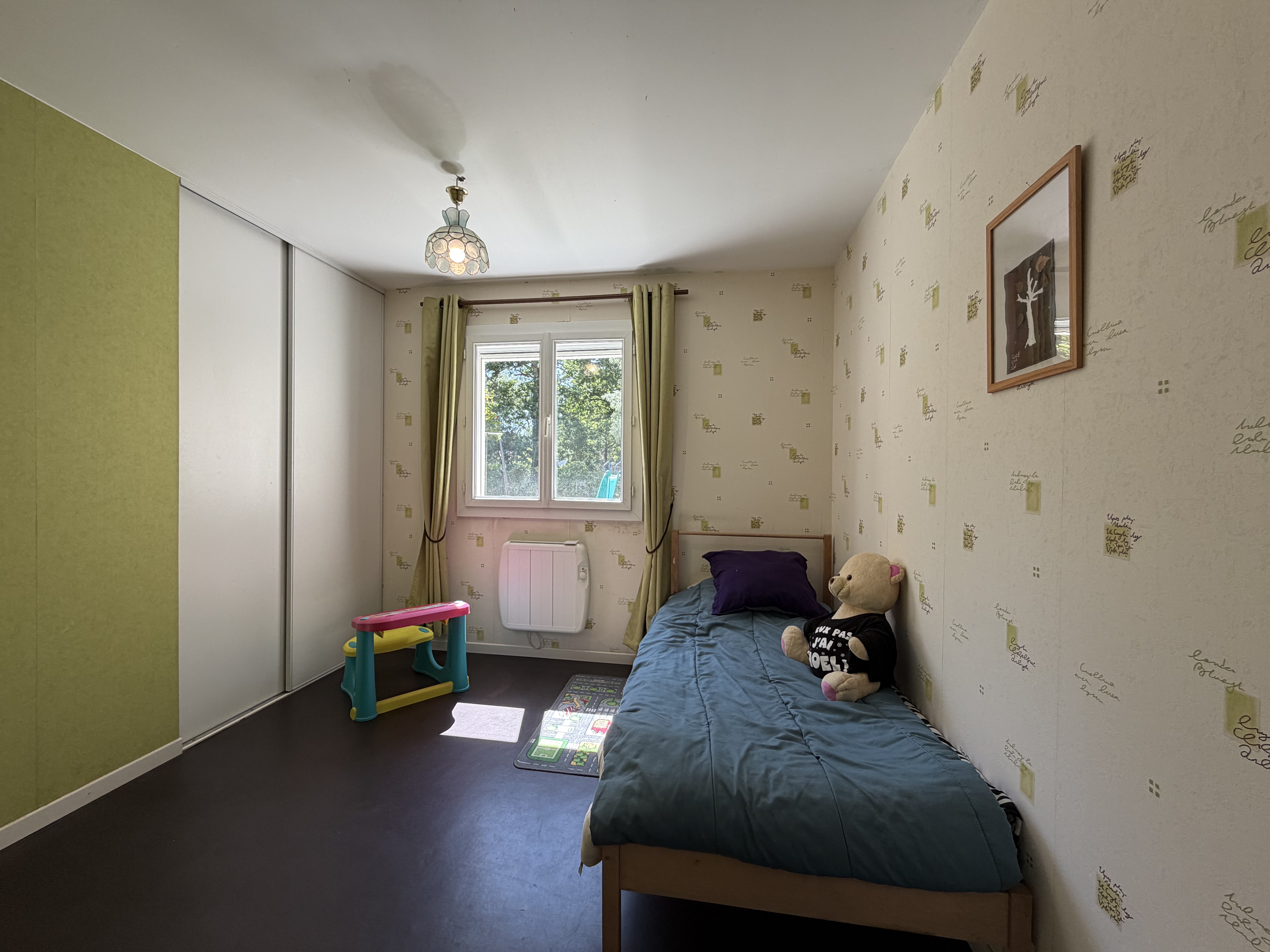 Maison familiale à vendre à Saint-Jean-d’Illac – vie de plain-pied et terrain arboré de 1 002 m²