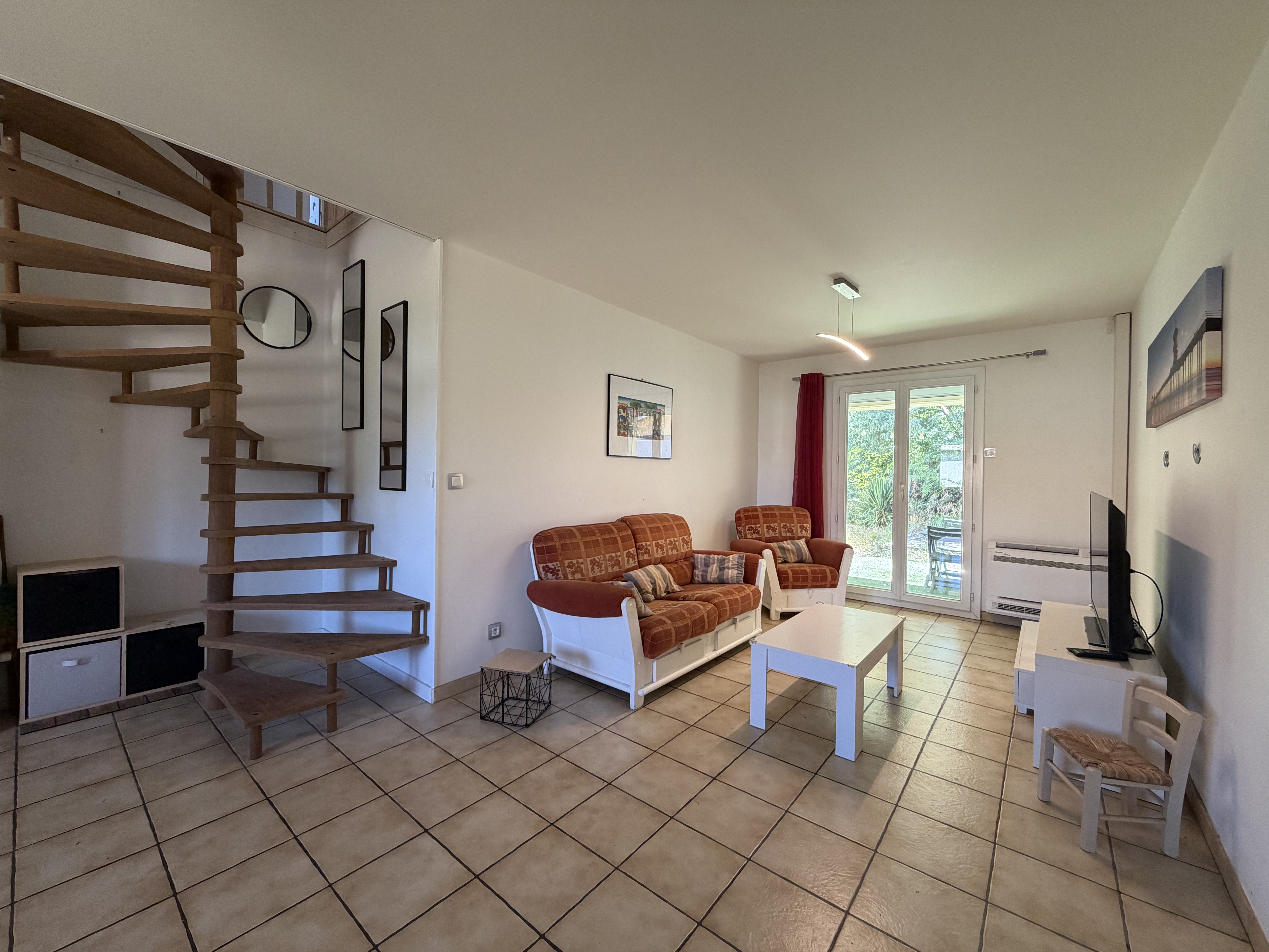 Maison familiale à vendre à Saint-Jean-d’Illac – vie de plain-pied et terrain arboré de 1 002 m²