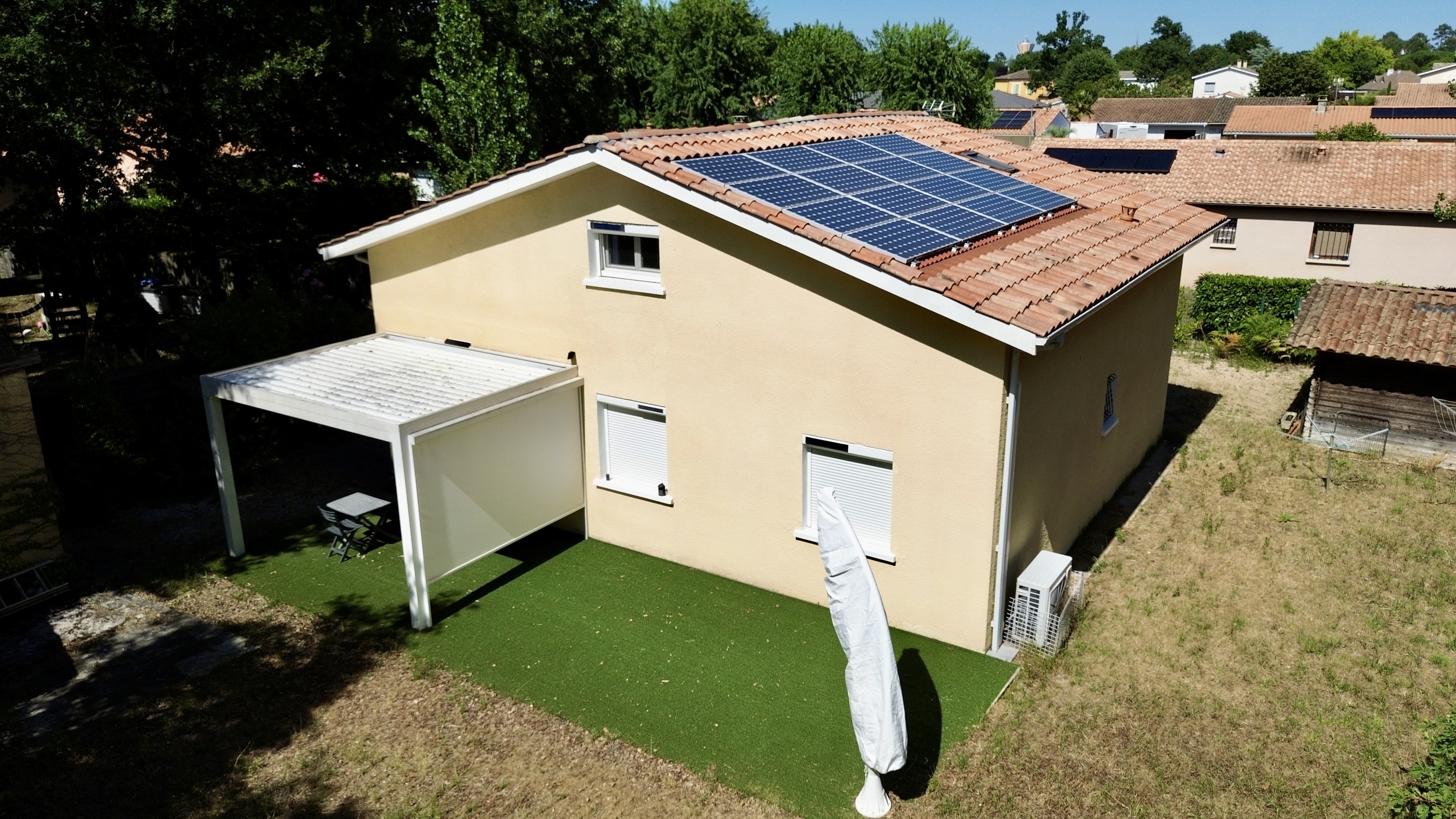 Maison familiale à vendre à Saint-Jean-d’Illac – vie de plain-pied et terrain arboré de 1 002 m²