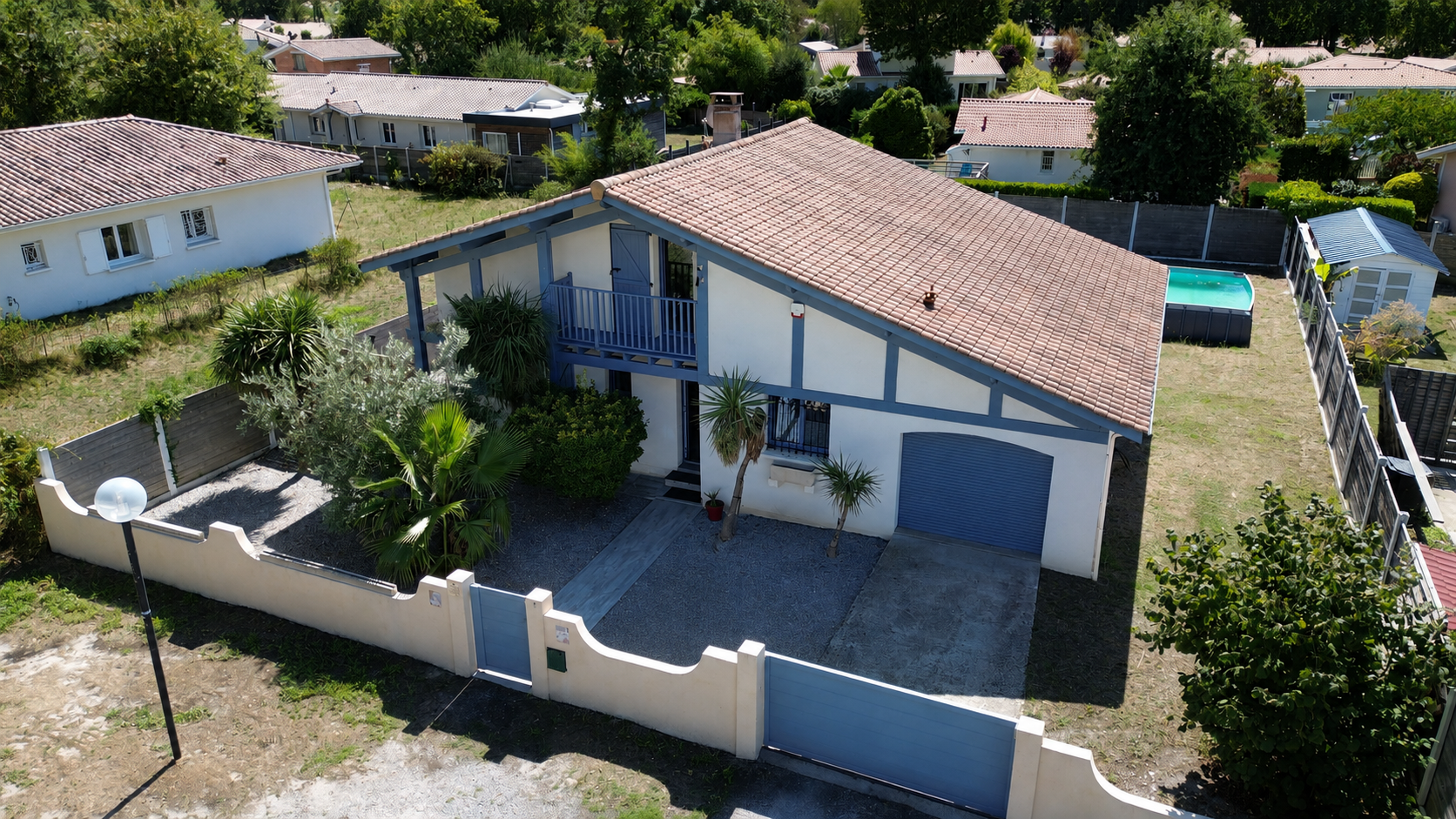 Maison familiale à vendre à Lanton-Cassy – piscine, terrasse couverte entre vie intérieure et extérieure