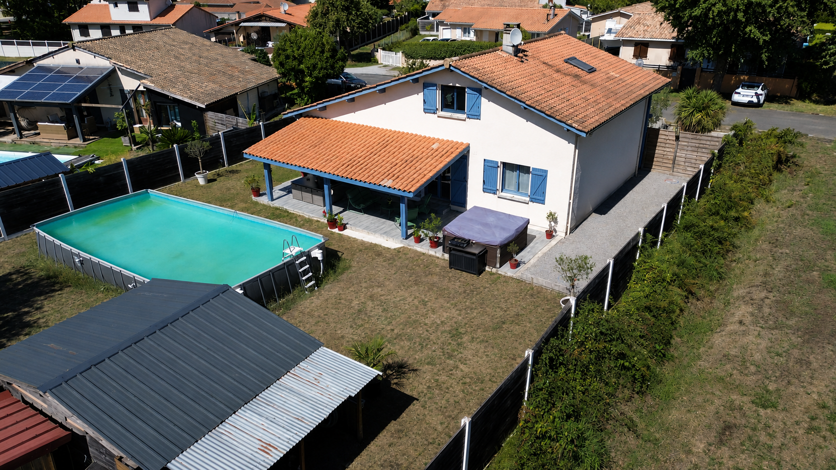 Maison familiale à vendre à Lanton-Cassy – piscine, terrasse couverte entre vie intérieure et extérieure