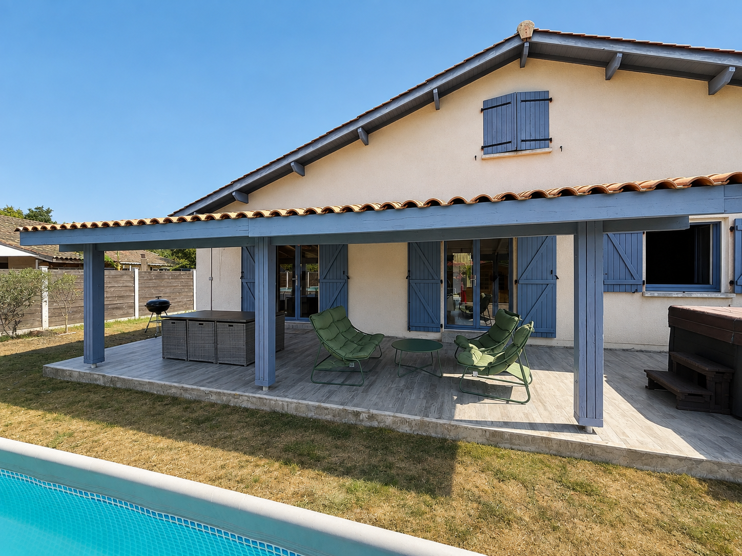 Maison familiale à vendre à Lanton-Cassy – piscine, terrasse couverte entre vie intérieure et extérieure