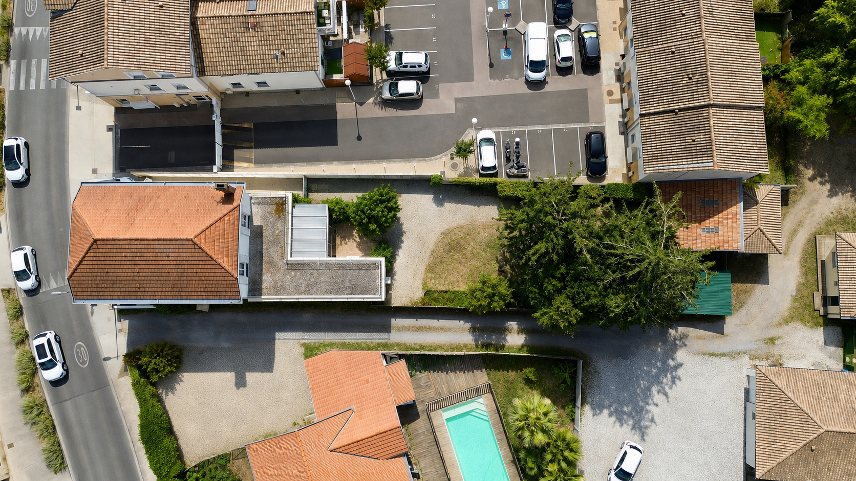 Maison de caractère à vendre à Biganos centre – 223 m² à rénover avec potentiel professionnel et patrimonial
