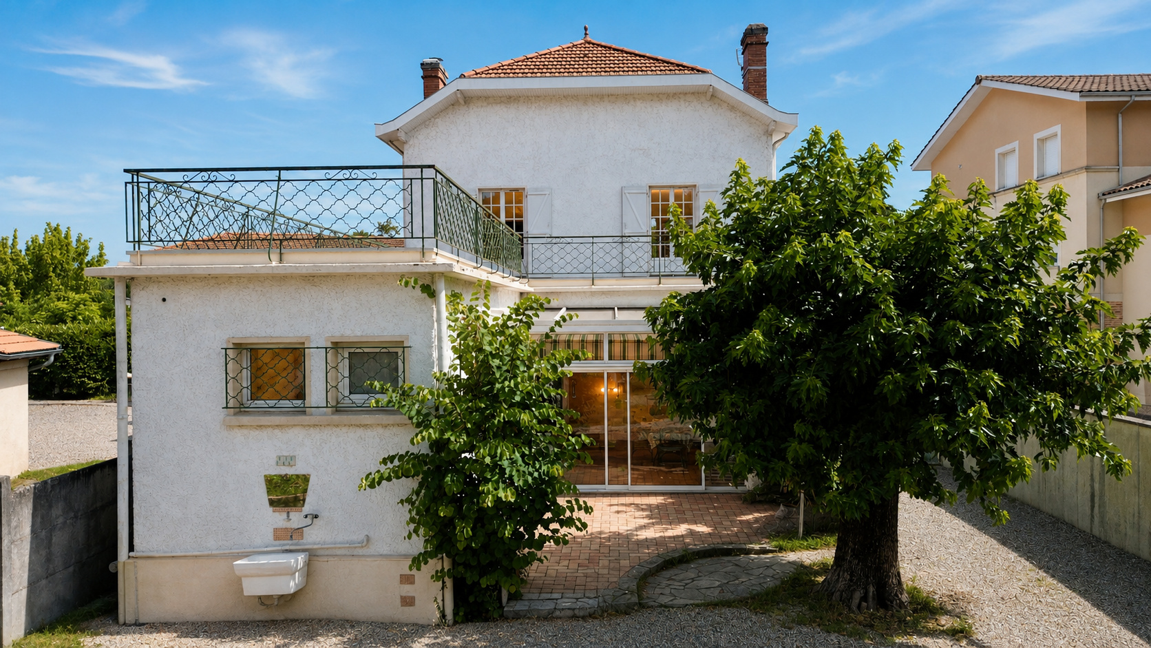 Maison de caractère à vendre à Biganos centre – 223 m² à rénover avec potentiel professionnel et patrimonial
