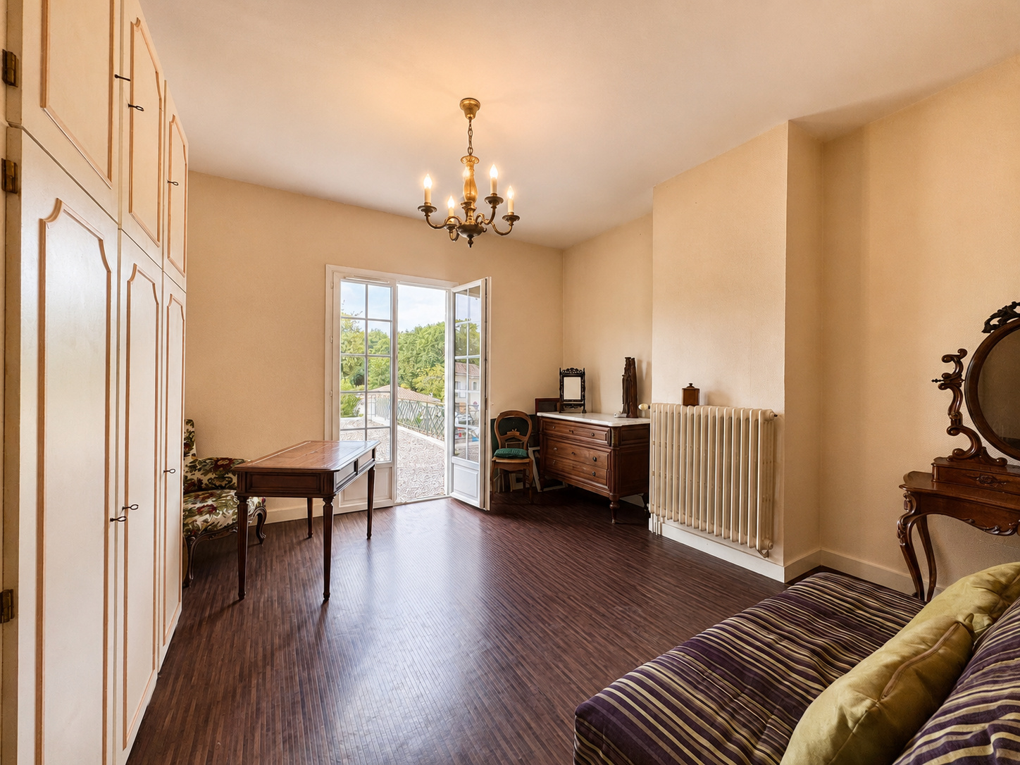 Maison de caractère à vendre à Biganos centre – 223 m² à rénover avec potentiel professionnel et patrimonial
