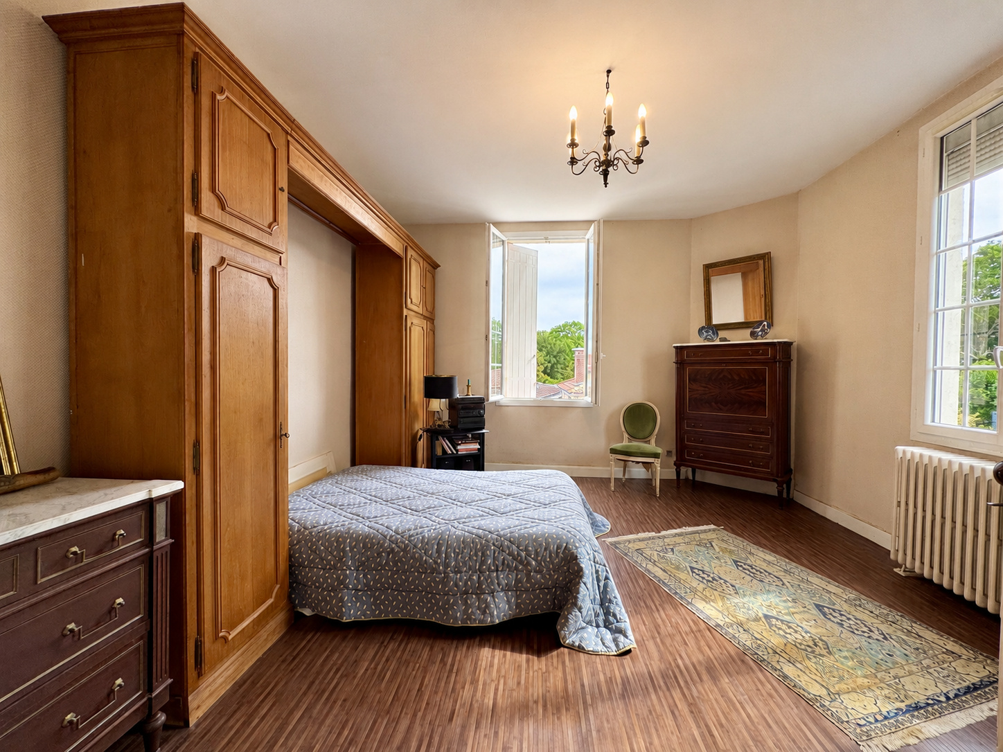 Maison de caractère à vendre à Biganos centre – 223 m² à rénover avec potentiel professionnel et patrimonial
