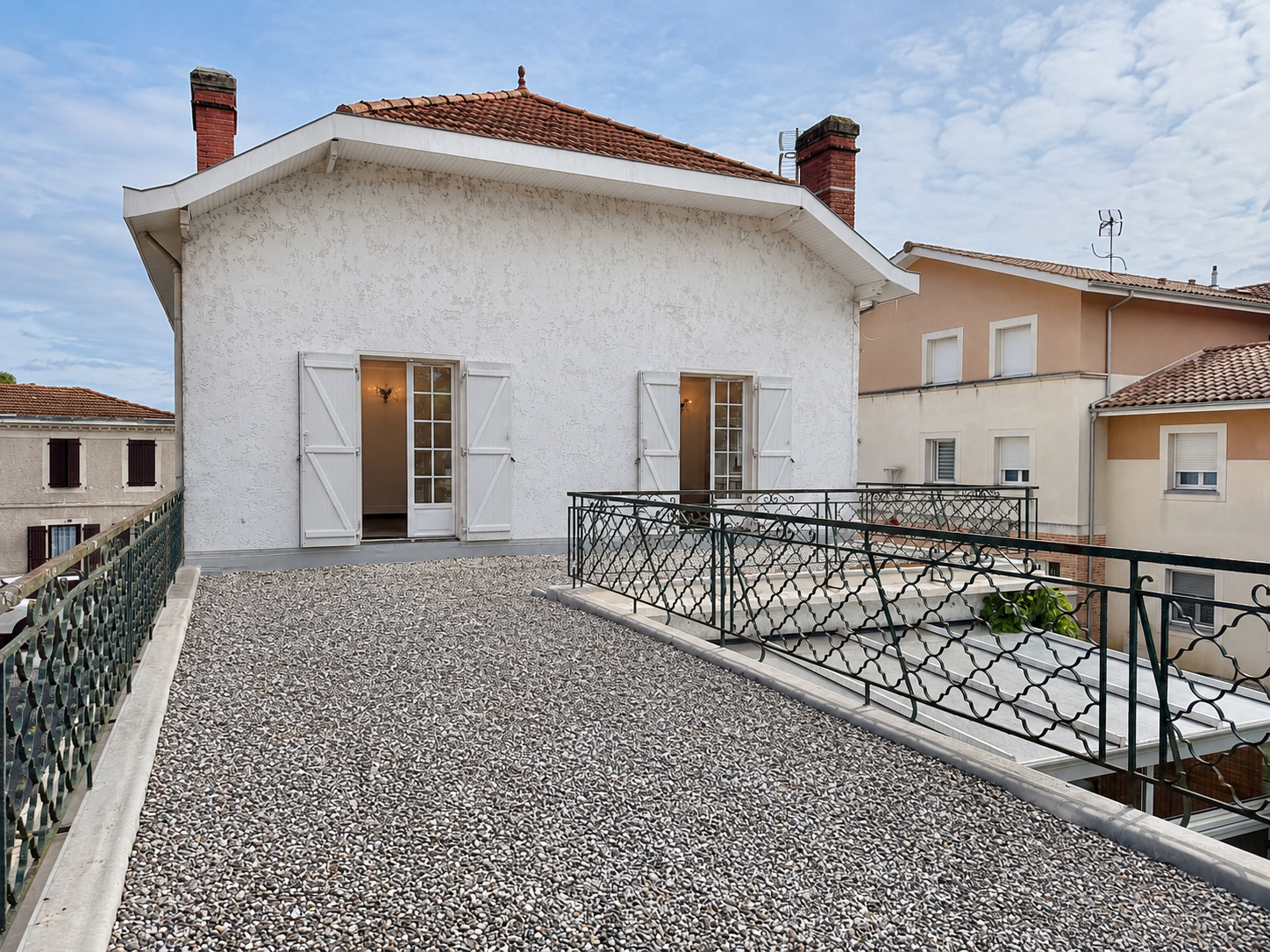 Maison de caractère à vendre à Biganos centre – 223 m² à rénover avec potentiel professionnel et patrimonial