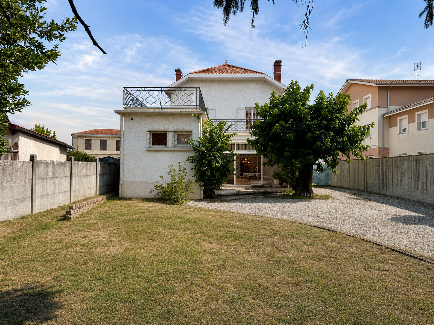 Maison de caractère à vendre à Biganos centre – 223 m² à rénover avec potentiel professionnel et patrimonial