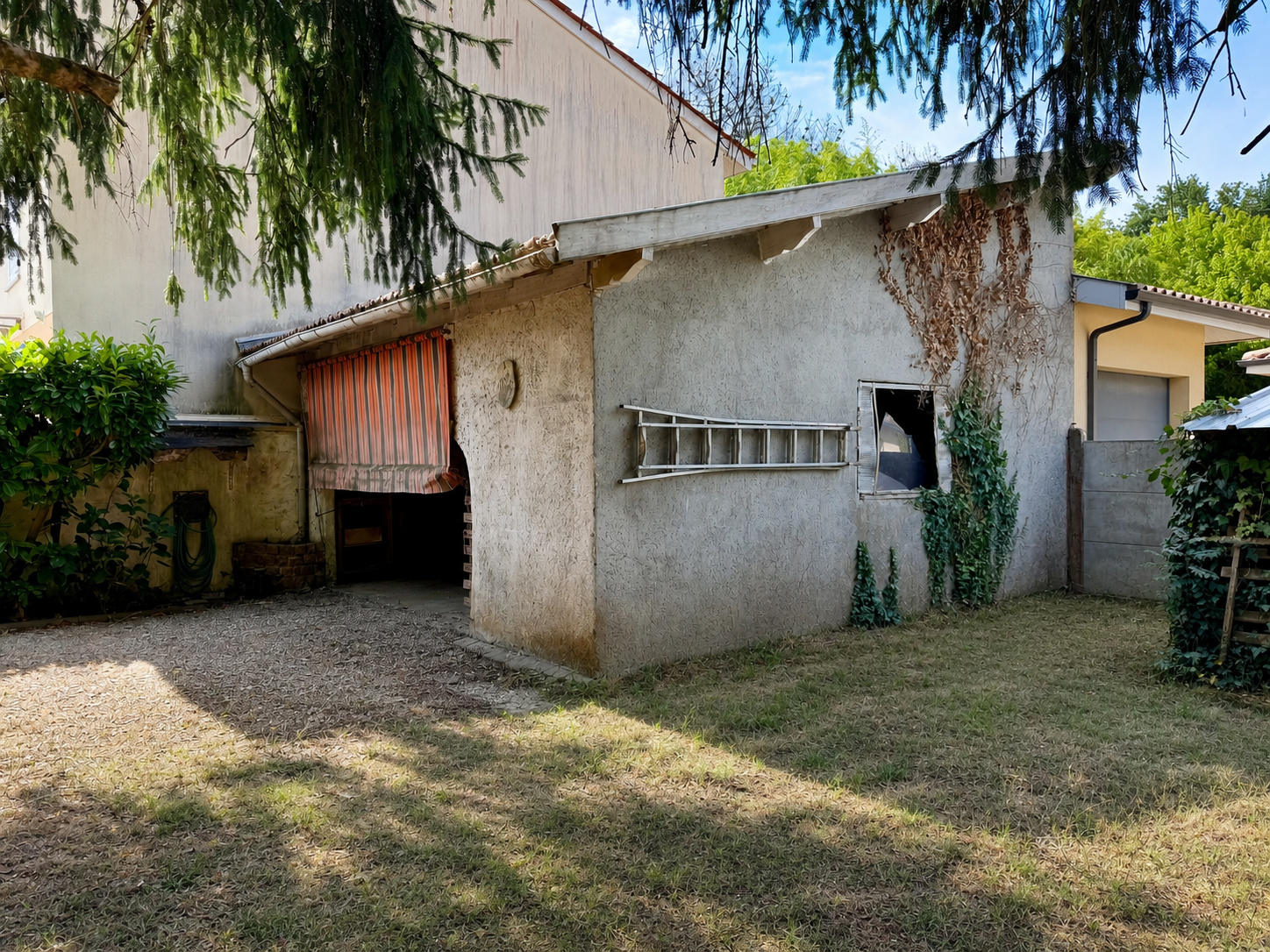 Maison de caractère à vendre à Biganos centre – 223 m² à rénover avec potentiel professionnel et patrimonial