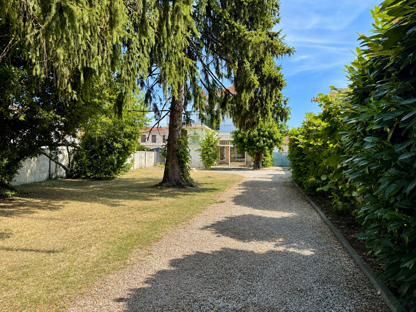 Maison de caractère à vendre à Biganos centre – 223 m² à rénover avec potentiel professionnel et patrimonial