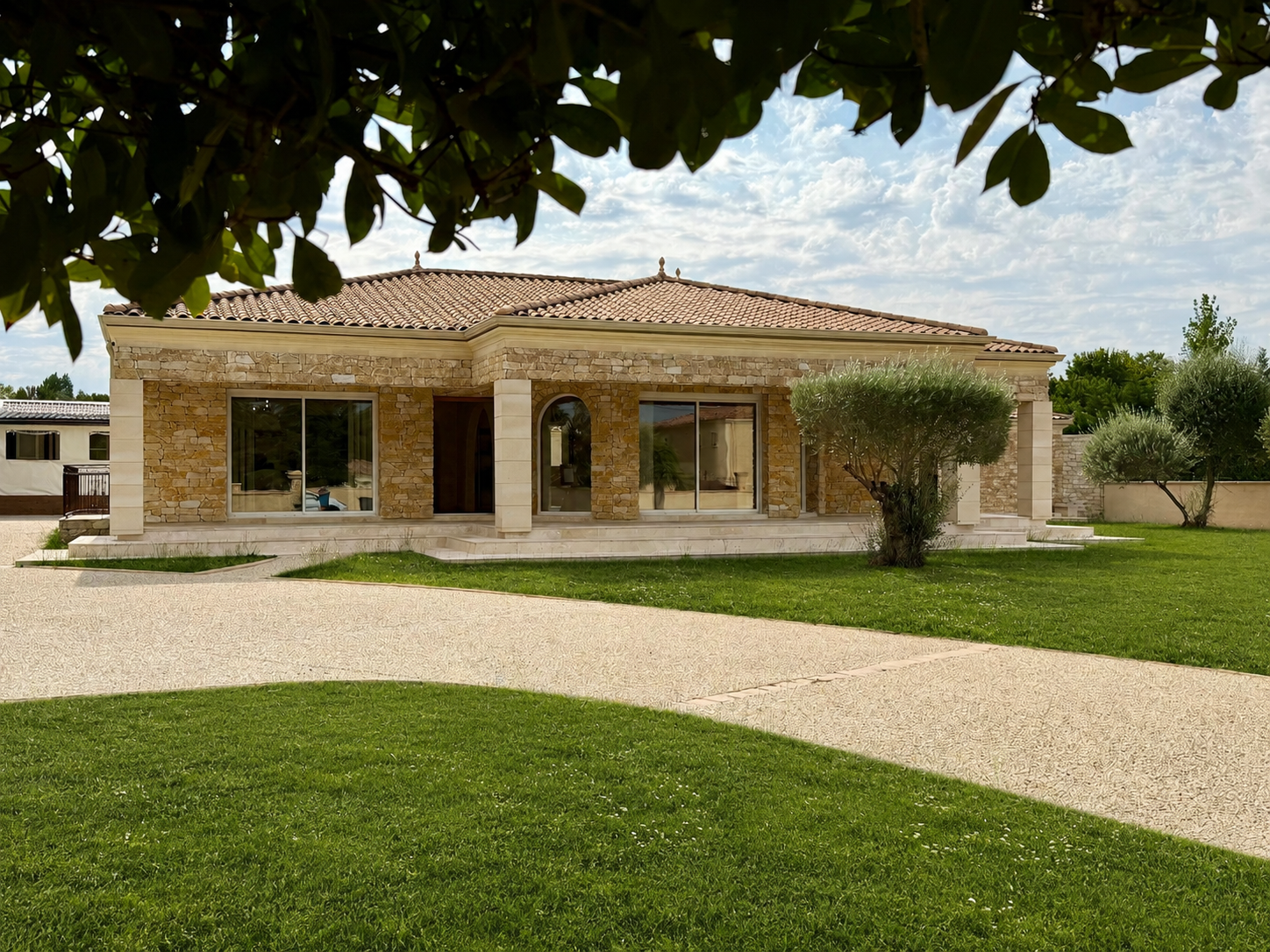 Villa de plain-pied à vendre à Ambarès-et-Lagrave – inspiration provençale et grand terrain clos