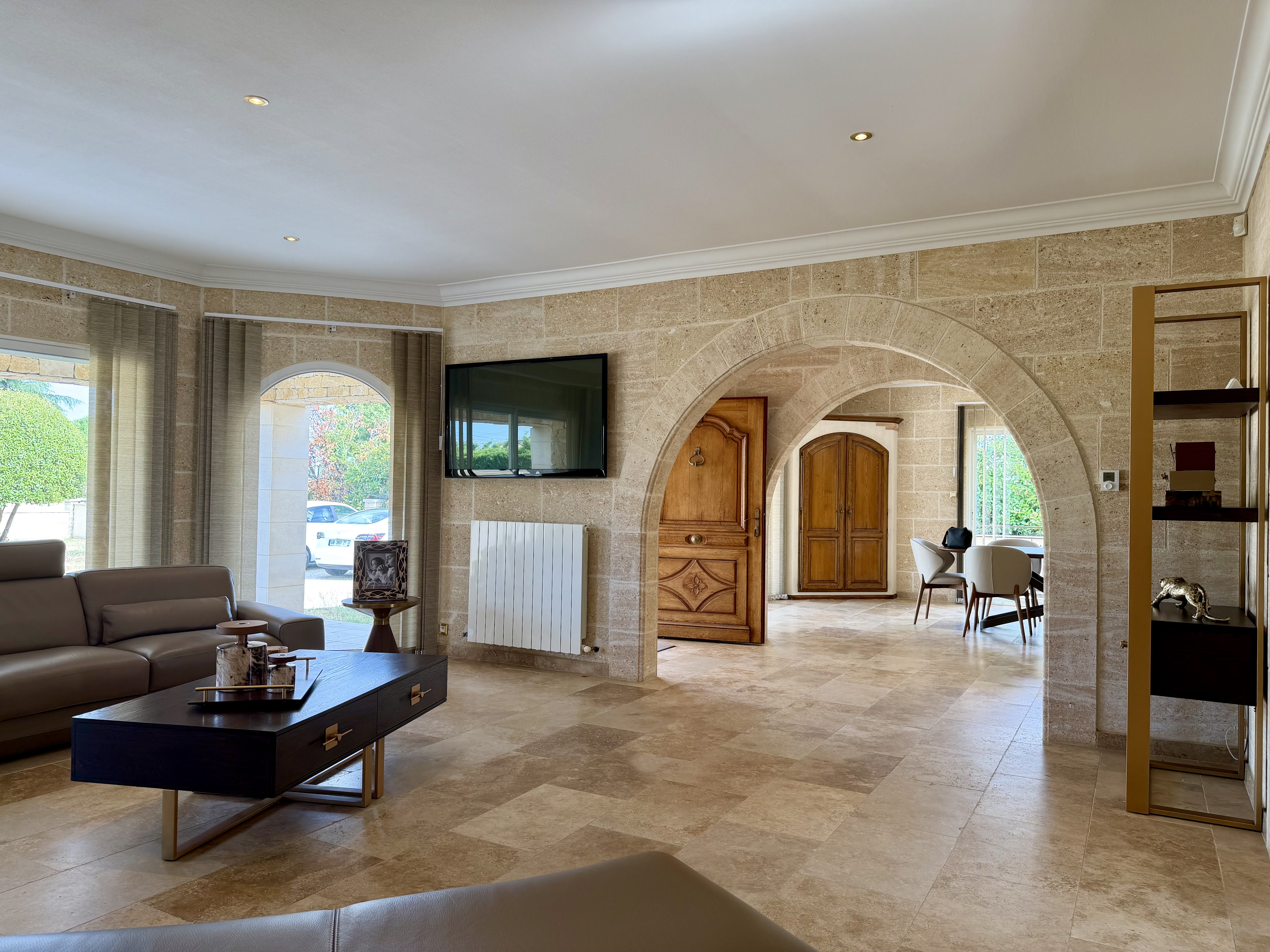Villa de plain-pied à vendre à Ambarès-et-Lagrave – inspiration provençale et grand terrain clos