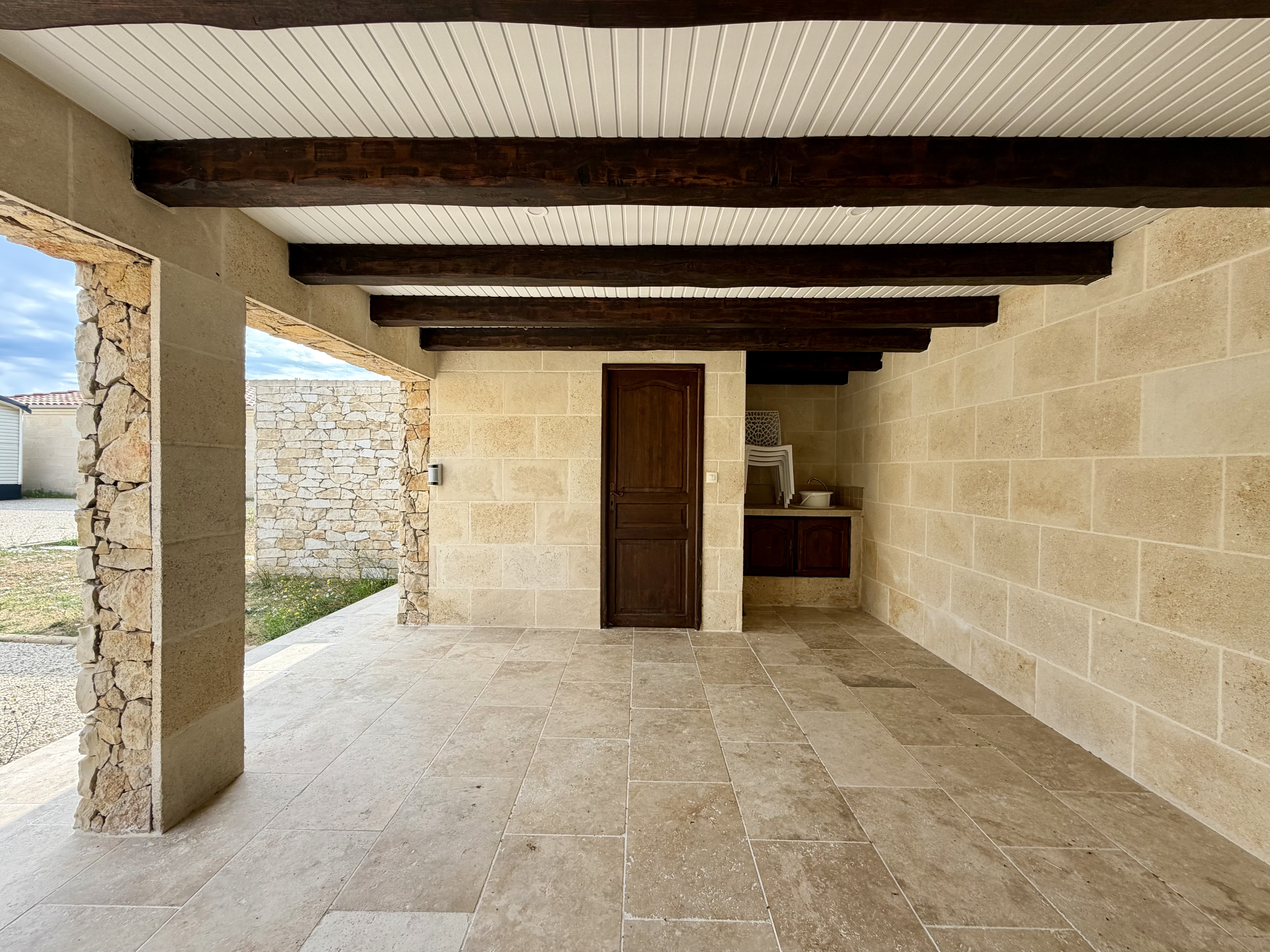 Villa de plain-pied à vendre à Ambarès-et-Lagrave – inspiration provençale et grand terrain clos