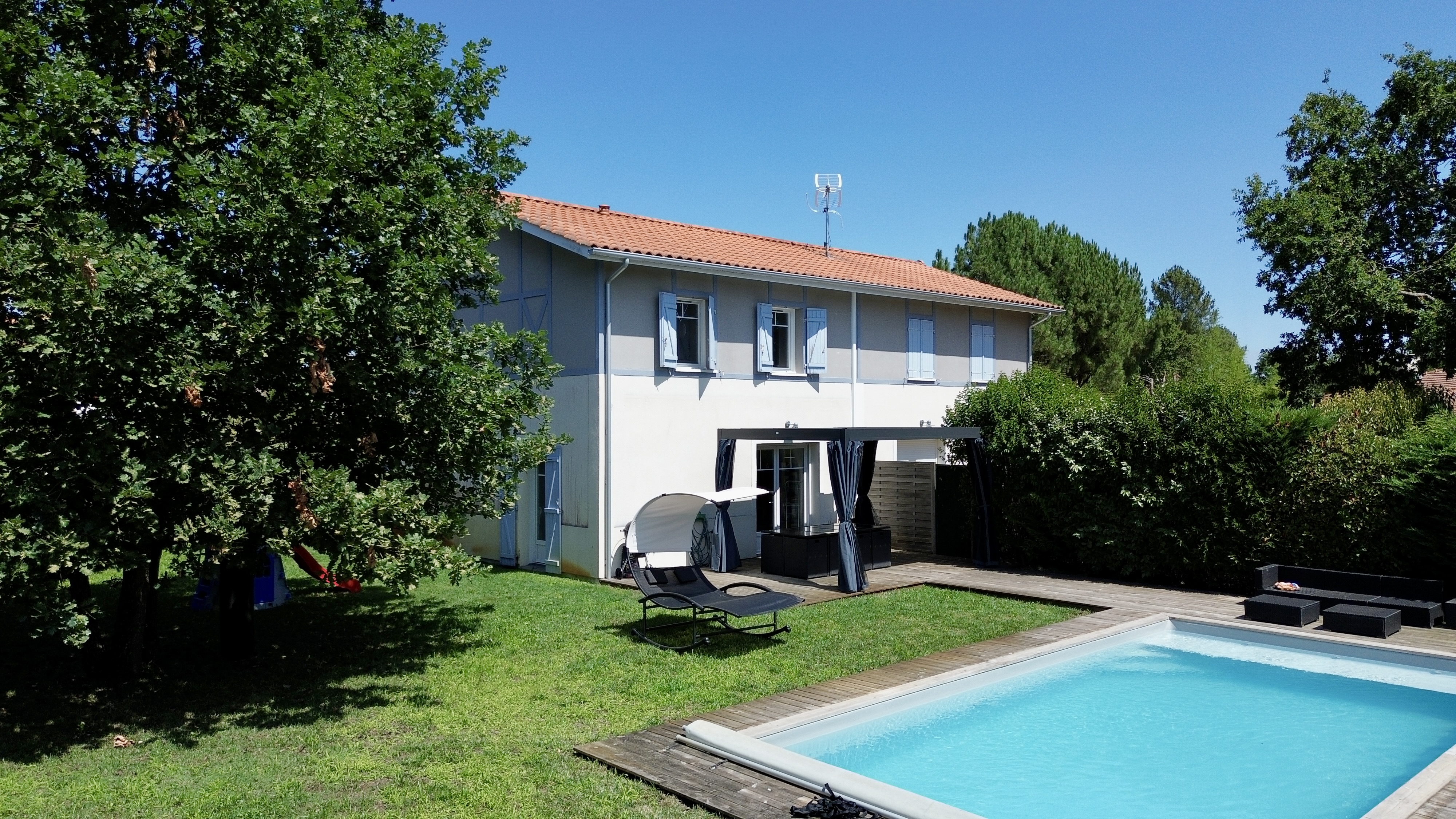Maison récente à vendre à Lège-Cap-Ferret – piscine, jardin et vie à pied dans le bourg
