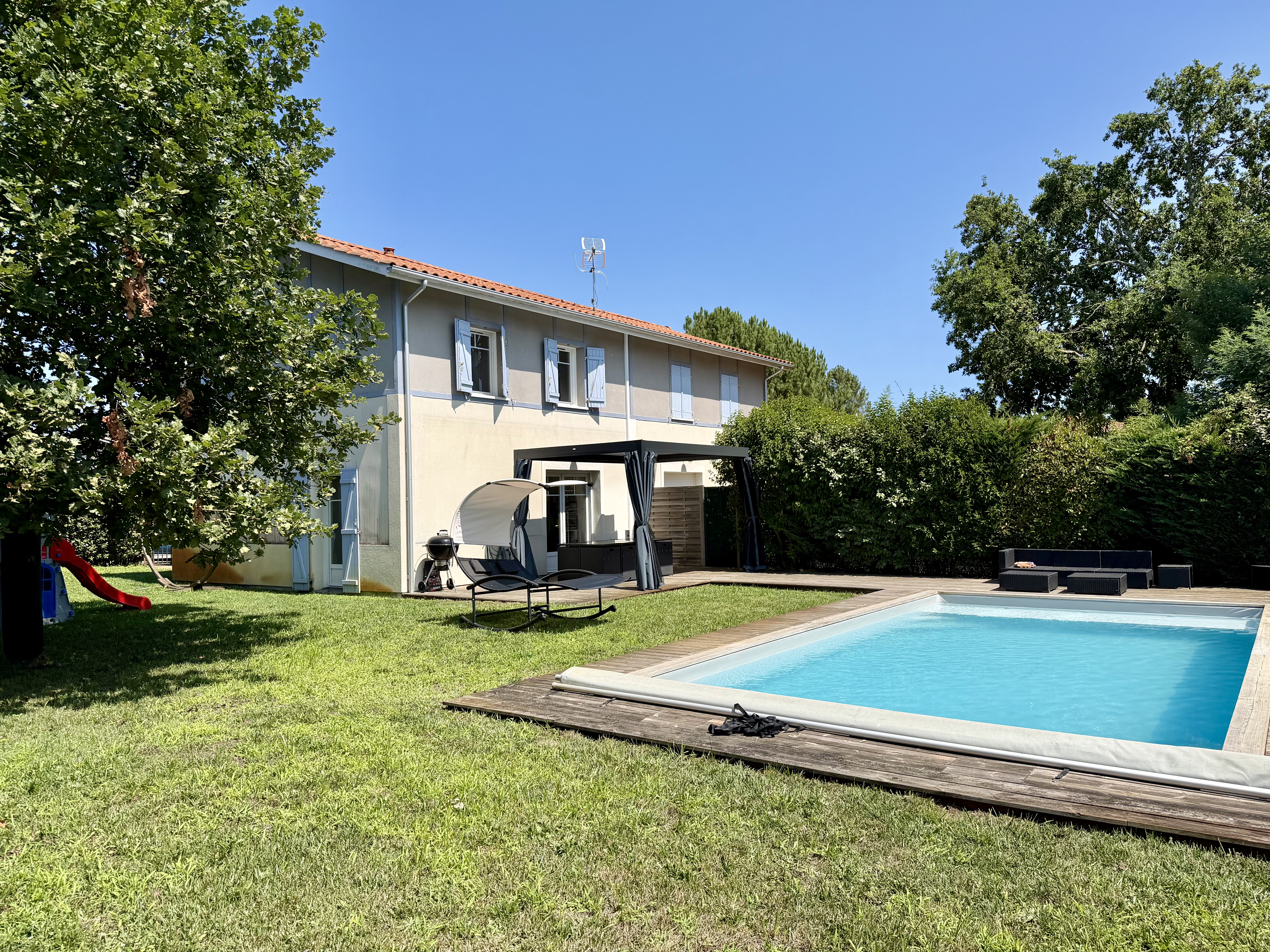 Maison récente à vendre à Lège-Cap-Ferret – piscine, jardin et vie à pied dans le bourg