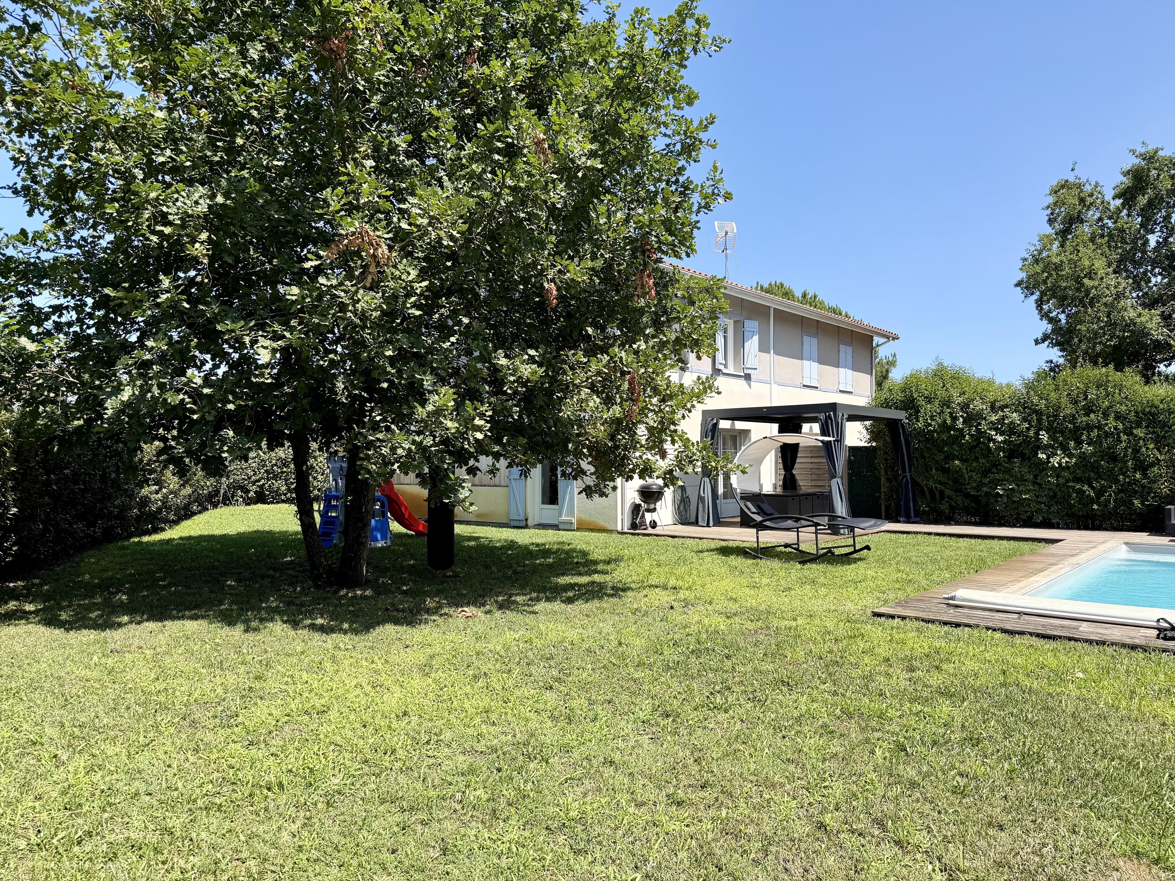 Maison récente à vendre à Lège-Cap-Ferret – piscine, jardin et vie à pied dans le bourg