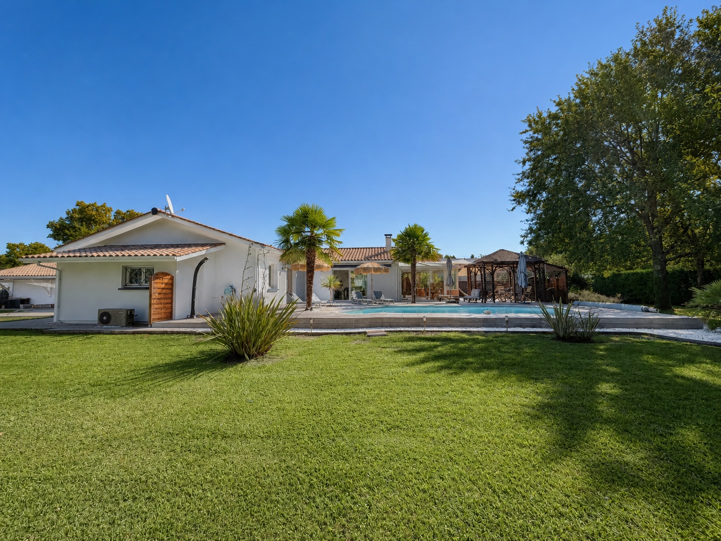 Maison de plain-pied à vendre à Audenge – piscine chauffée, véranda et jardin sans vis-à-vis