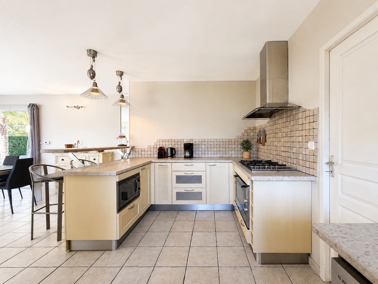 Maison de plain-pied à vendre à Audenge – piscine chauffée, véranda et jardin sans vis-à-vis