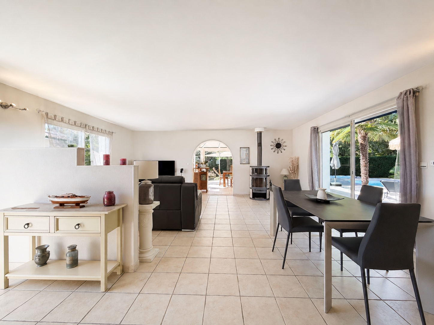 Maison de plain-pied à vendre à Audenge – piscine chauffée, véranda et jardin sans vis-à-vis