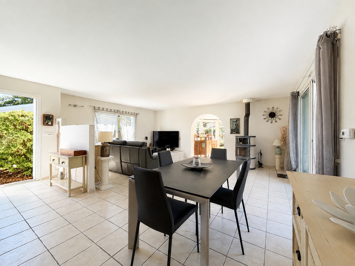 Maison de plain-pied à vendre à Audenge – piscine chauffée, véranda et jardin sans vis-à-vis
