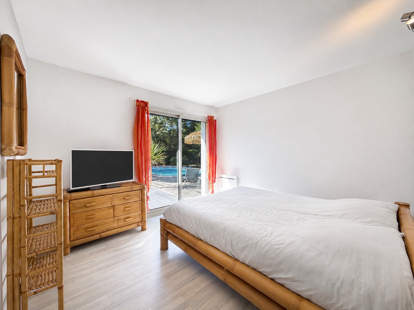 Maison de plain-pied à vendre à Audenge – piscine chauffée, véranda et jardin sans vis-à-vis