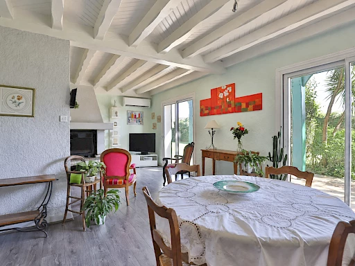 Maison familiale à vendre à Lège-Cap-Ferret – grand terrain, piscine et potentiel constructible
