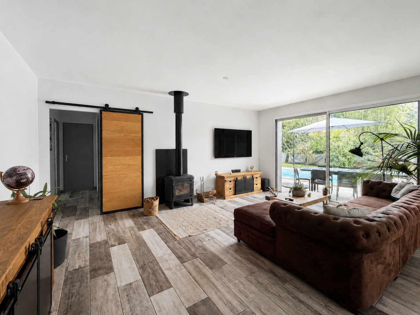 Villa contemporaine de plain-pied à vendre à Audenge – piscine chauffée et jardin paysager