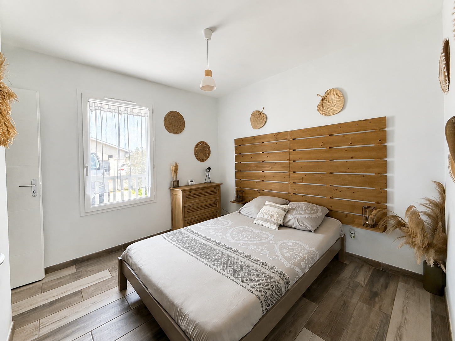 Villa contemporaine de plain-pied à vendre à Audenge – piscine chauffée et jardin paysager