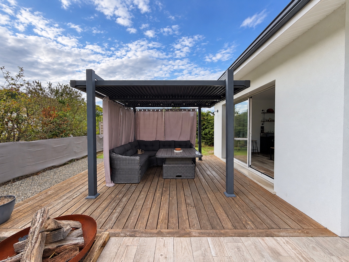 Villa contemporaine de plain-pied à vendre à Audenge – piscine chauffée et jardin paysager
