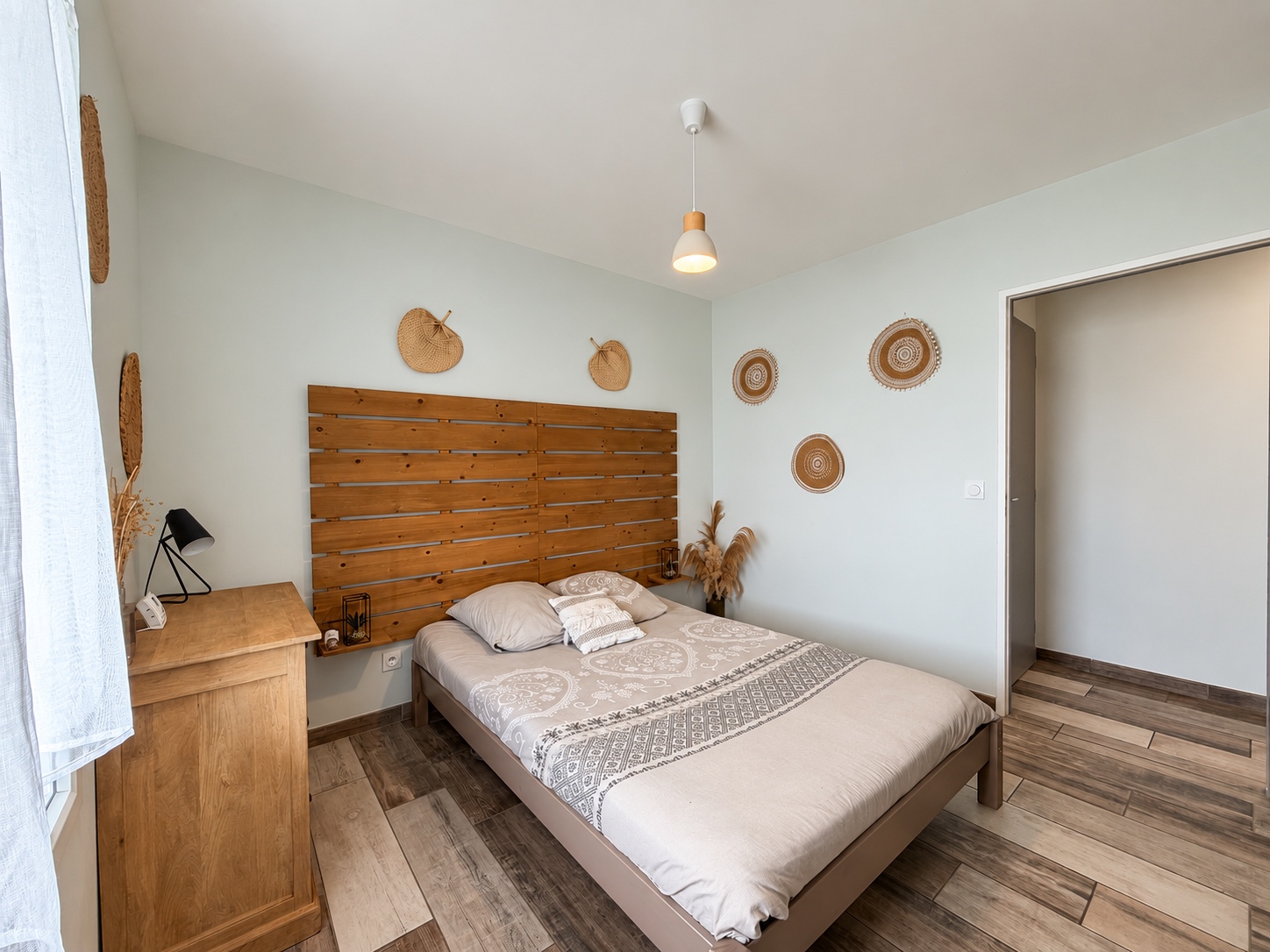 Villa contemporaine de plain-pied à vendre à Audenge – piscine chauffée et jardin paysager