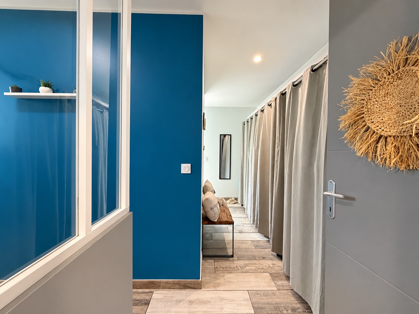 Villa contemporaine de plain-pied à vendre à Audenge – piscine chauffée et jardin paysager