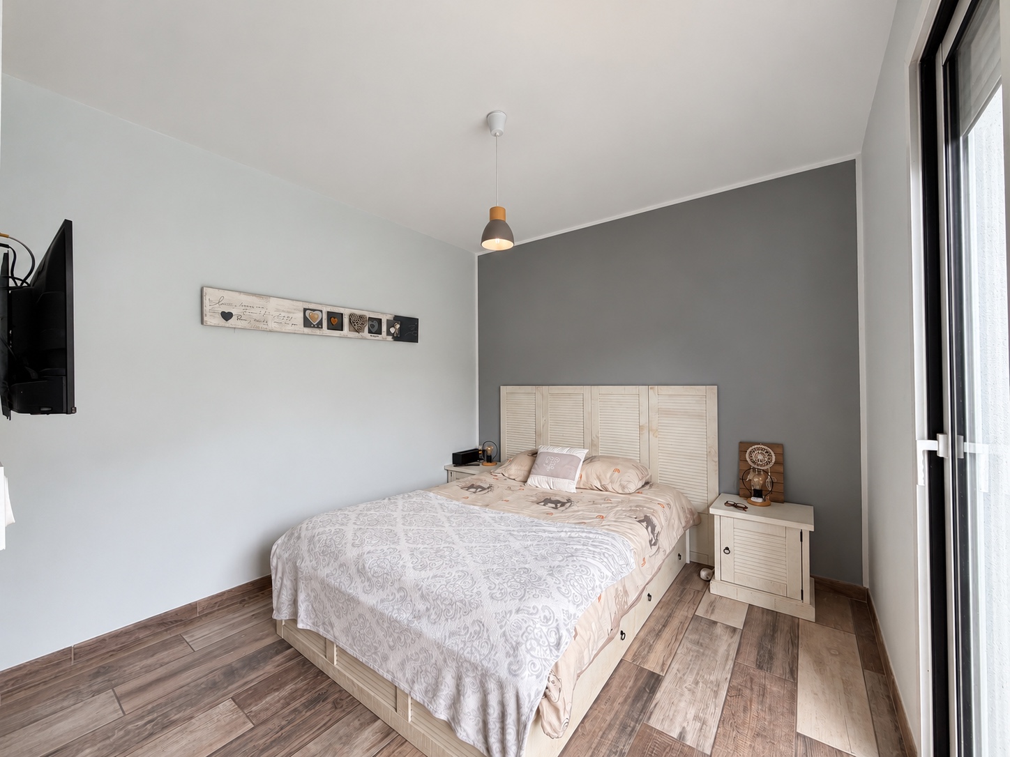 Villa contemporaine de plain-pied à vendre à Audenge – piscine chauffée et jardin paysager