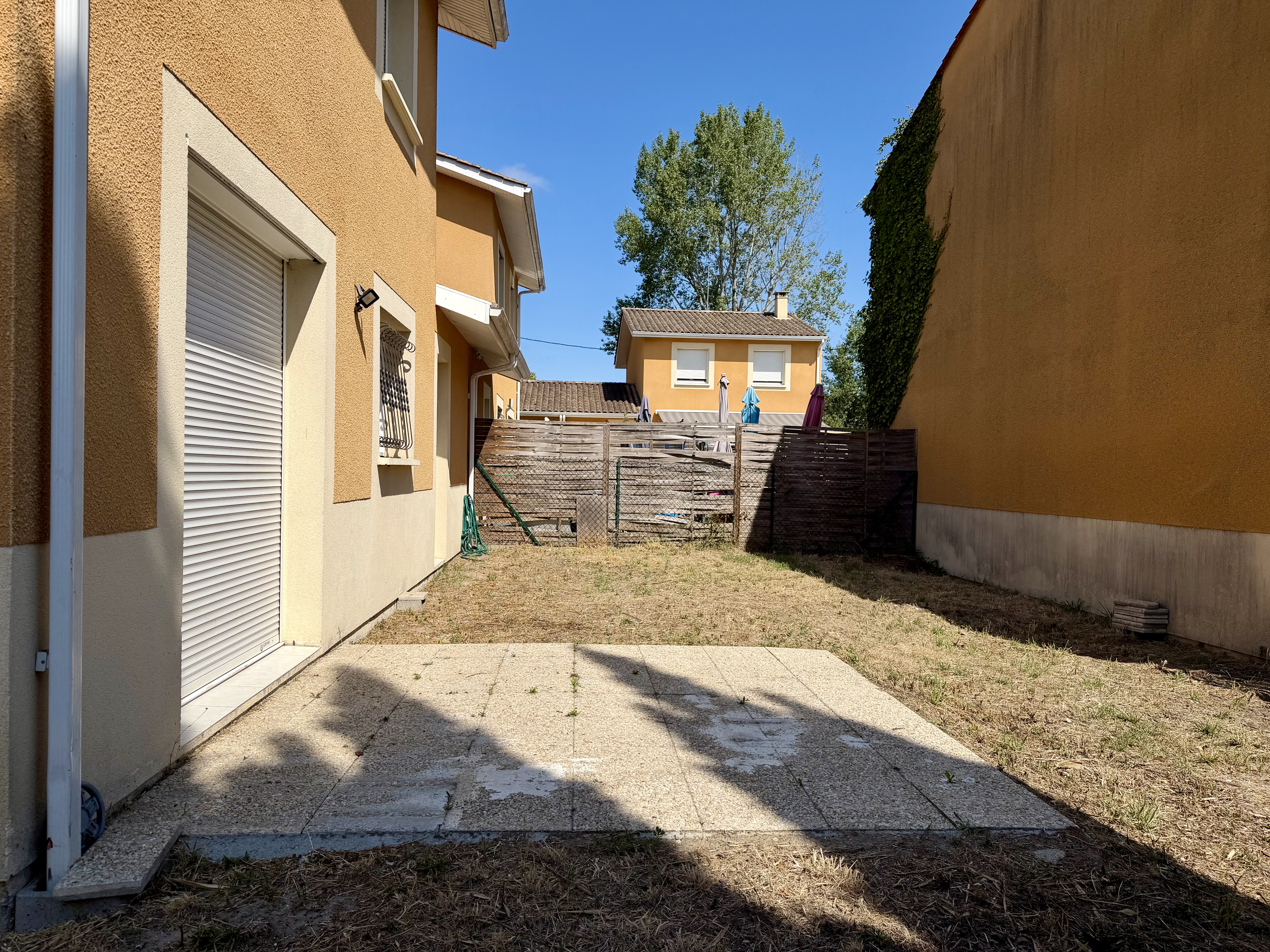 Maison familiale à vendre à Saint-André-de-Cubzac – grande pièce de vie, jardin clos et garage