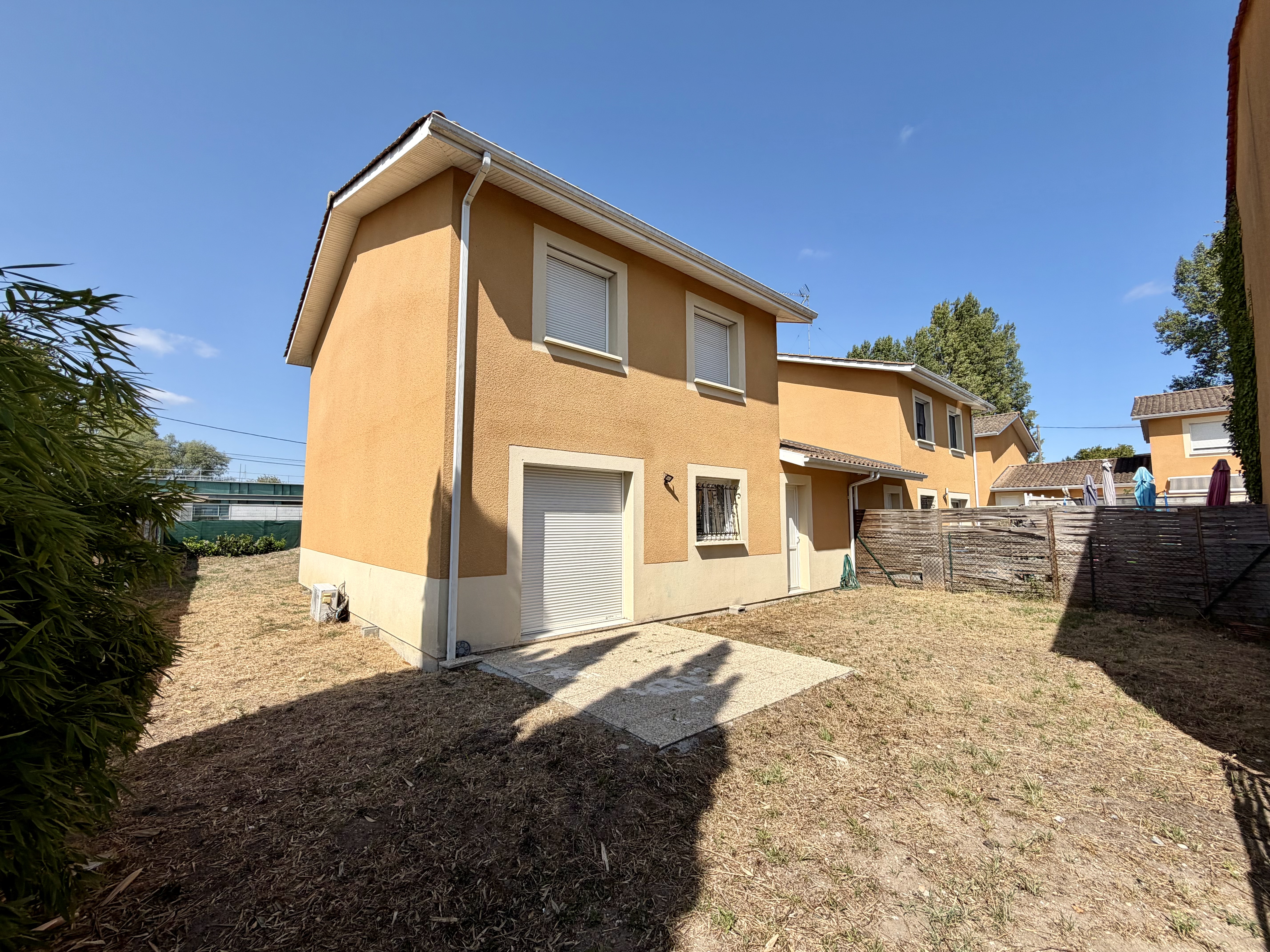 Maison familiale à vendre à Saint-André-de-Cubzac – grande pièce de vie, jardin clos et garage